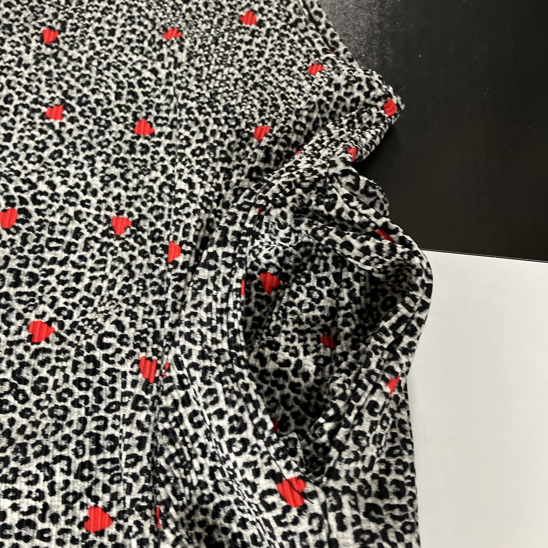 *Reservation* Two types of all-over pleated print jumpsuits. Scheduled for shipment in August.
