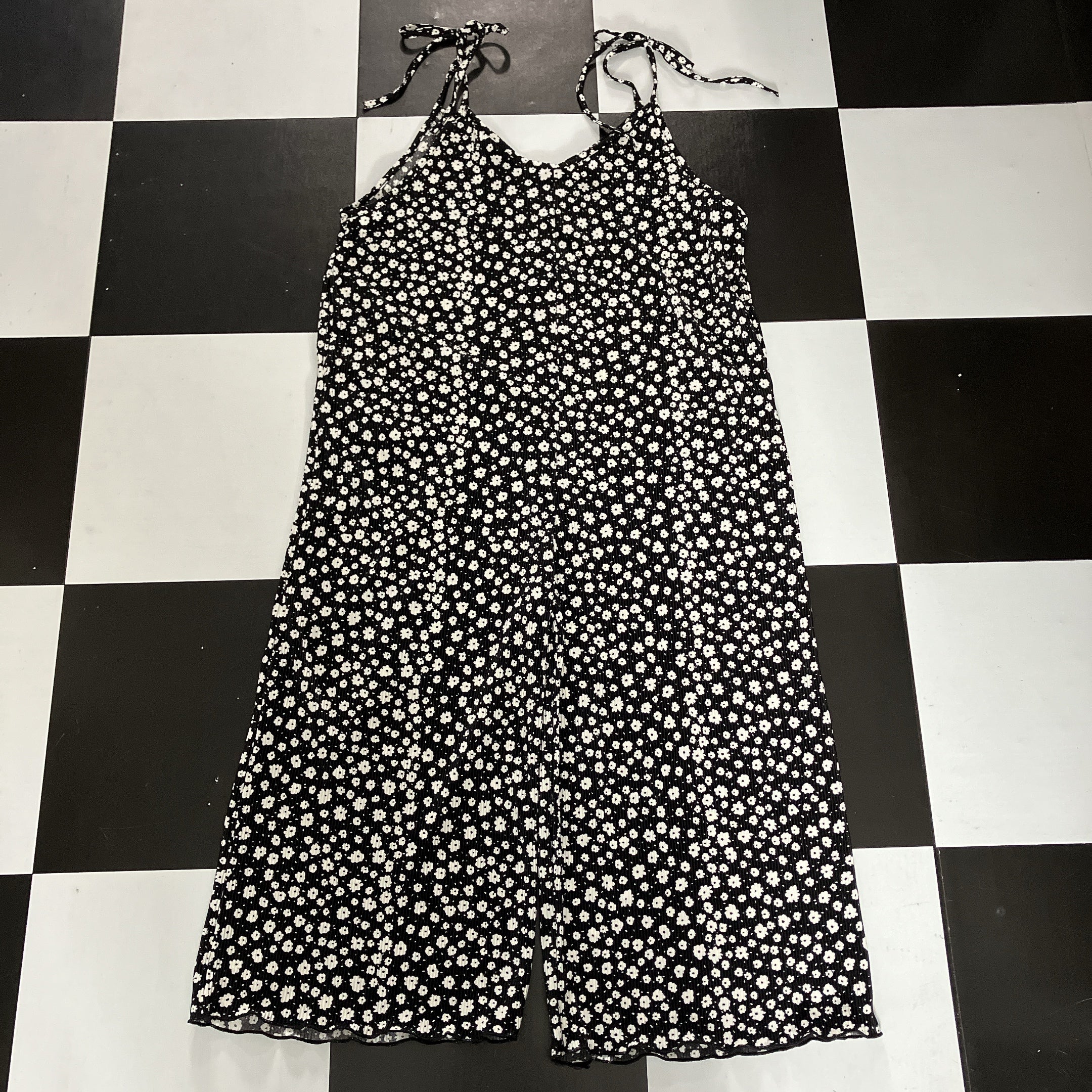 *Reservation* Two types of all-over pleated print jumpsuits. Scheduled for shipment in August.