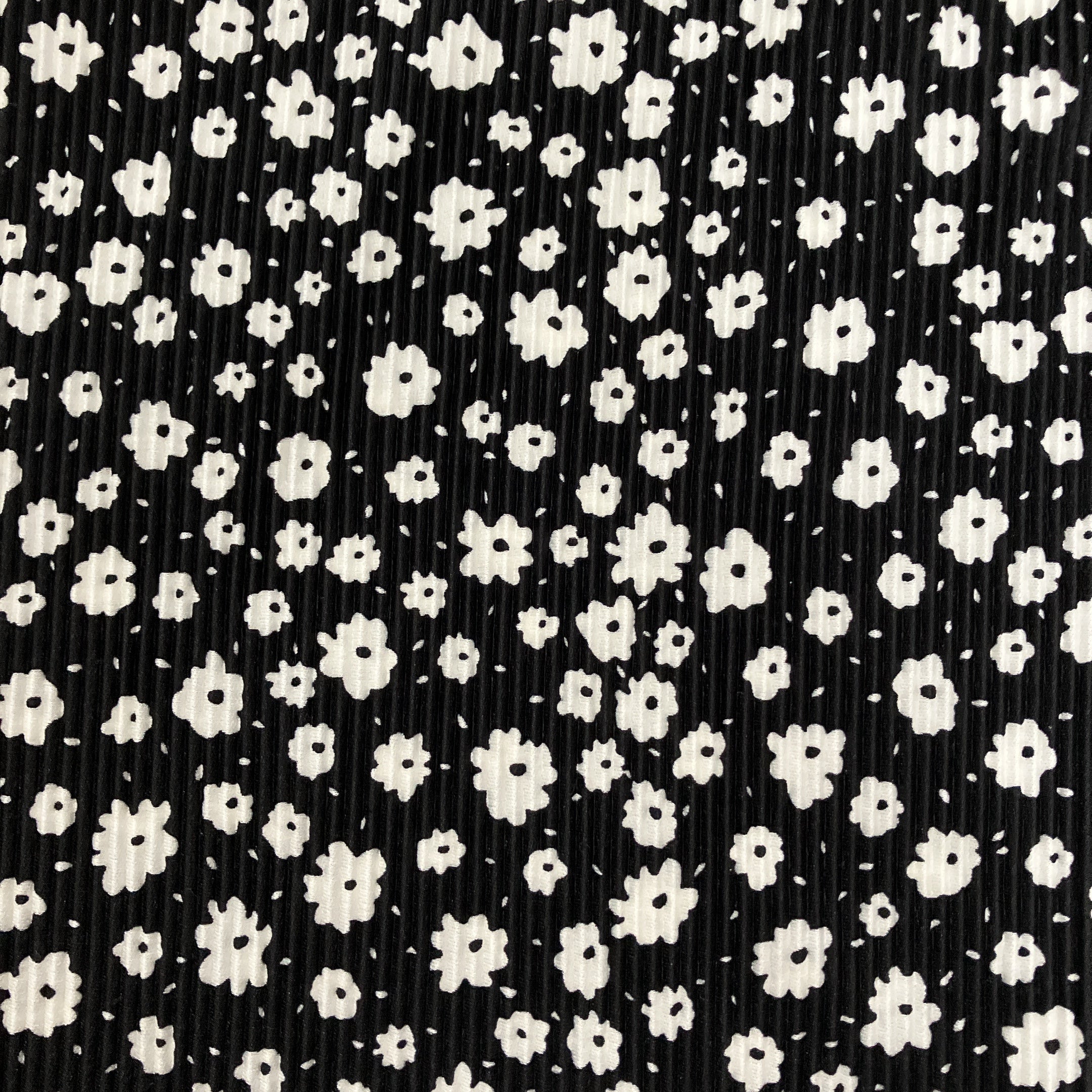 *Reservation* Two types of all-over pleated print jumpsuits. Scheduled for shipment in August.