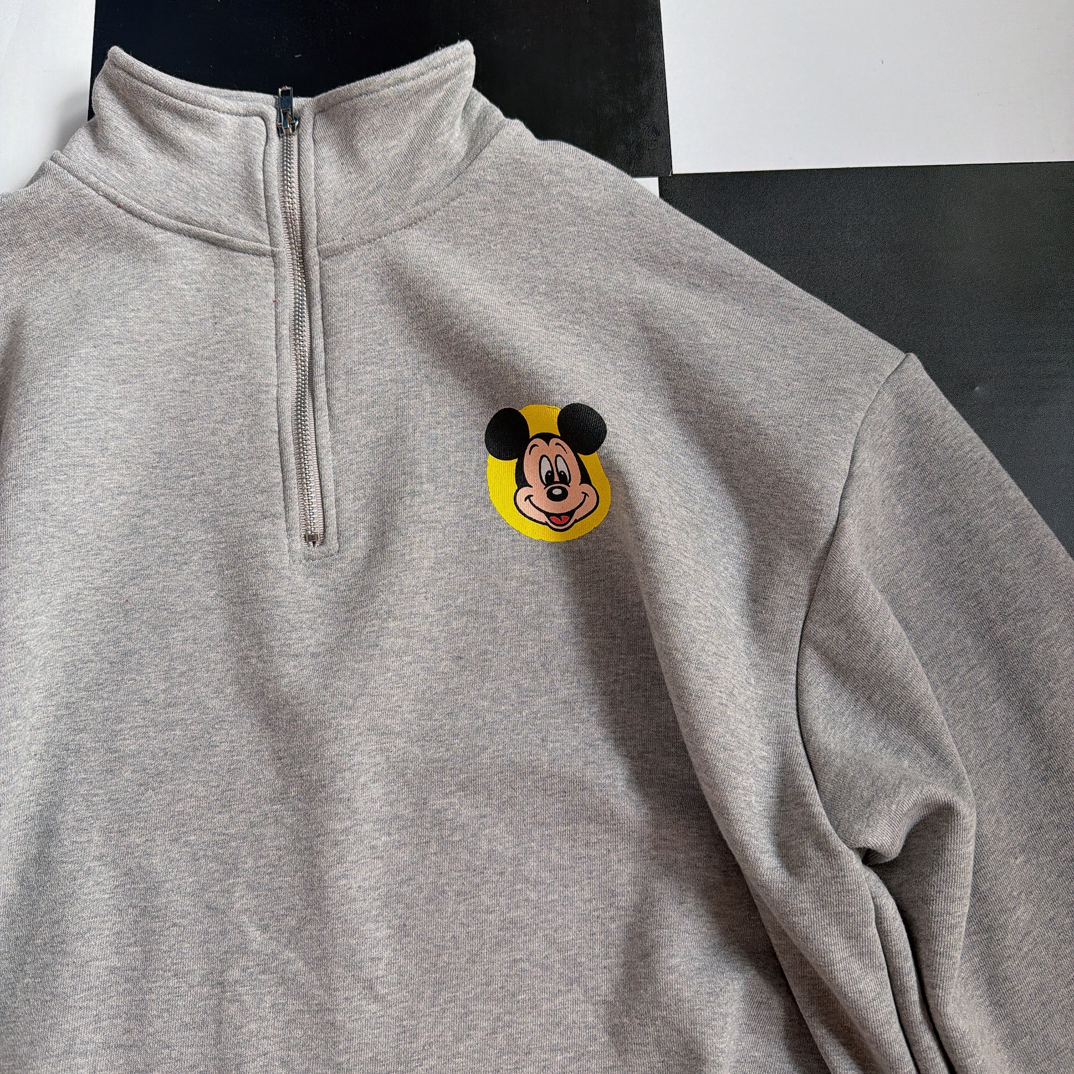 ※予約※2色 MICKEY パッチハーフジップスウェット 3月中の出荷予定