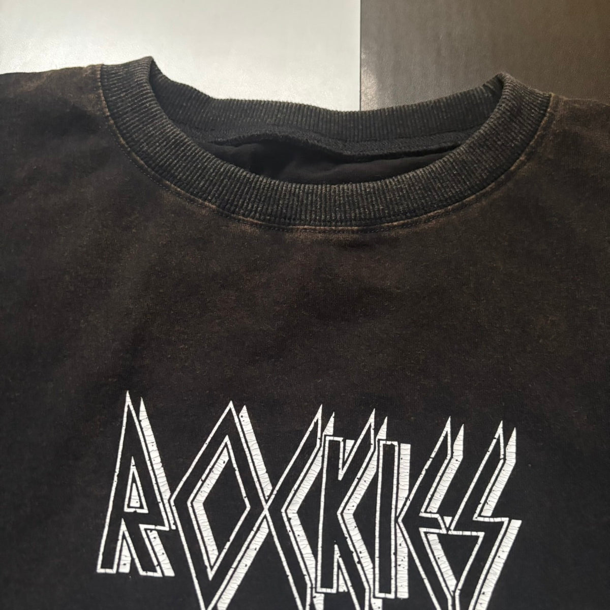 ※予約※ 3色 イーグルプリント ROCKSロゴ フリルロンT 納期目安は商品ページに記載