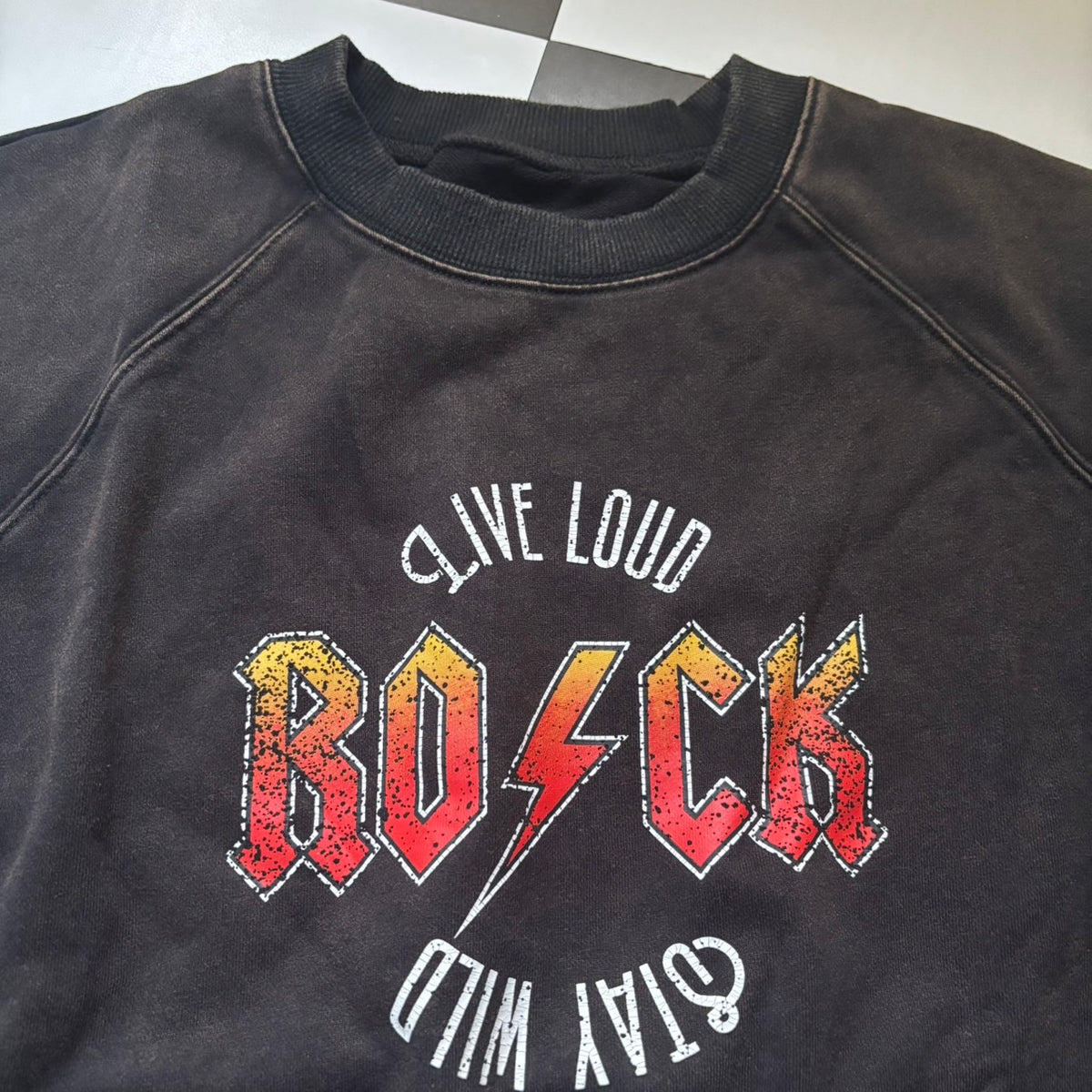 ※予約※ 2色 ROCKロゴ 袖フリル ラグランスウェットプルオーバー 納期目安は商品ページに記載