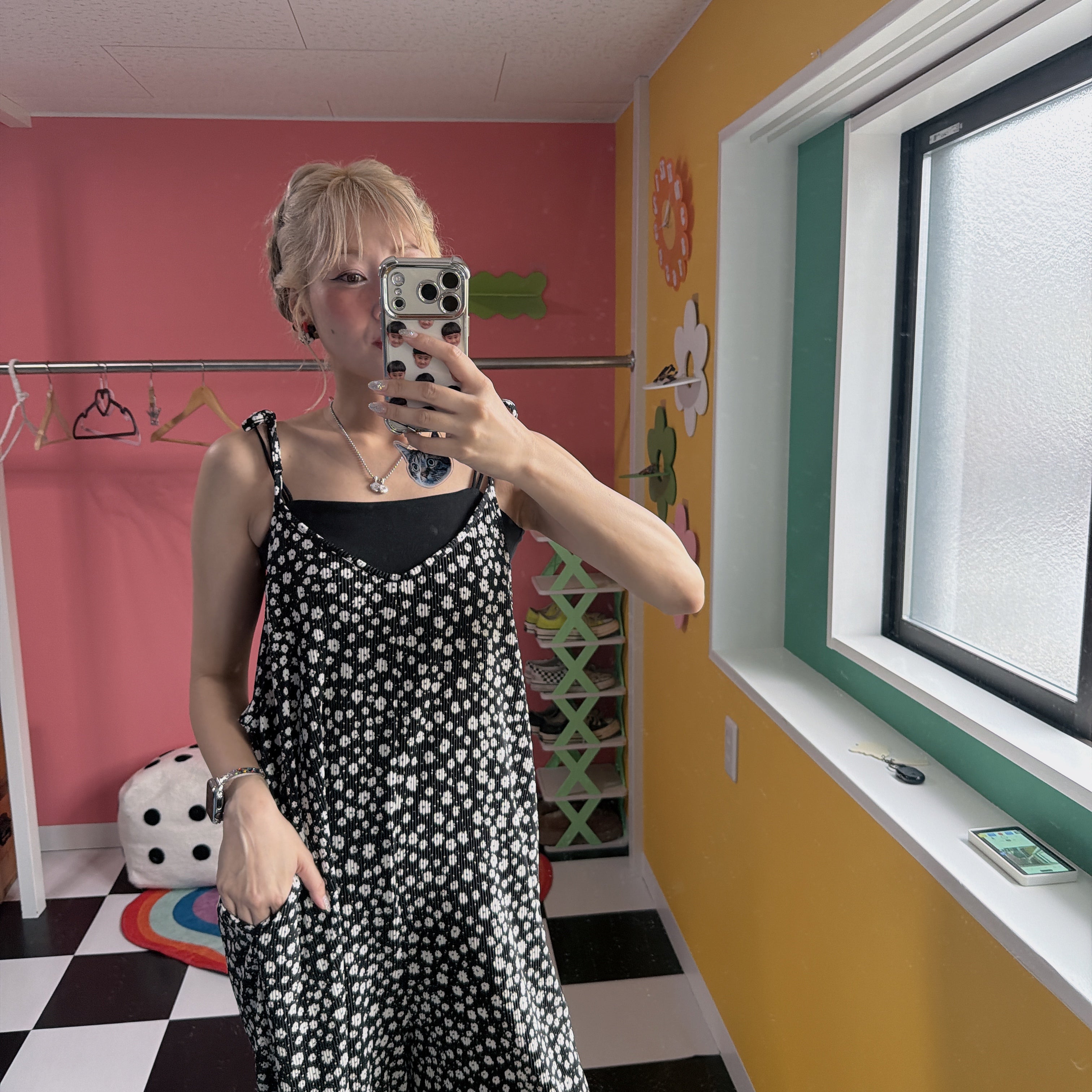 *Reservation* Two types of all-over pleated print jumpsuits. Scheduled for shipment in August.