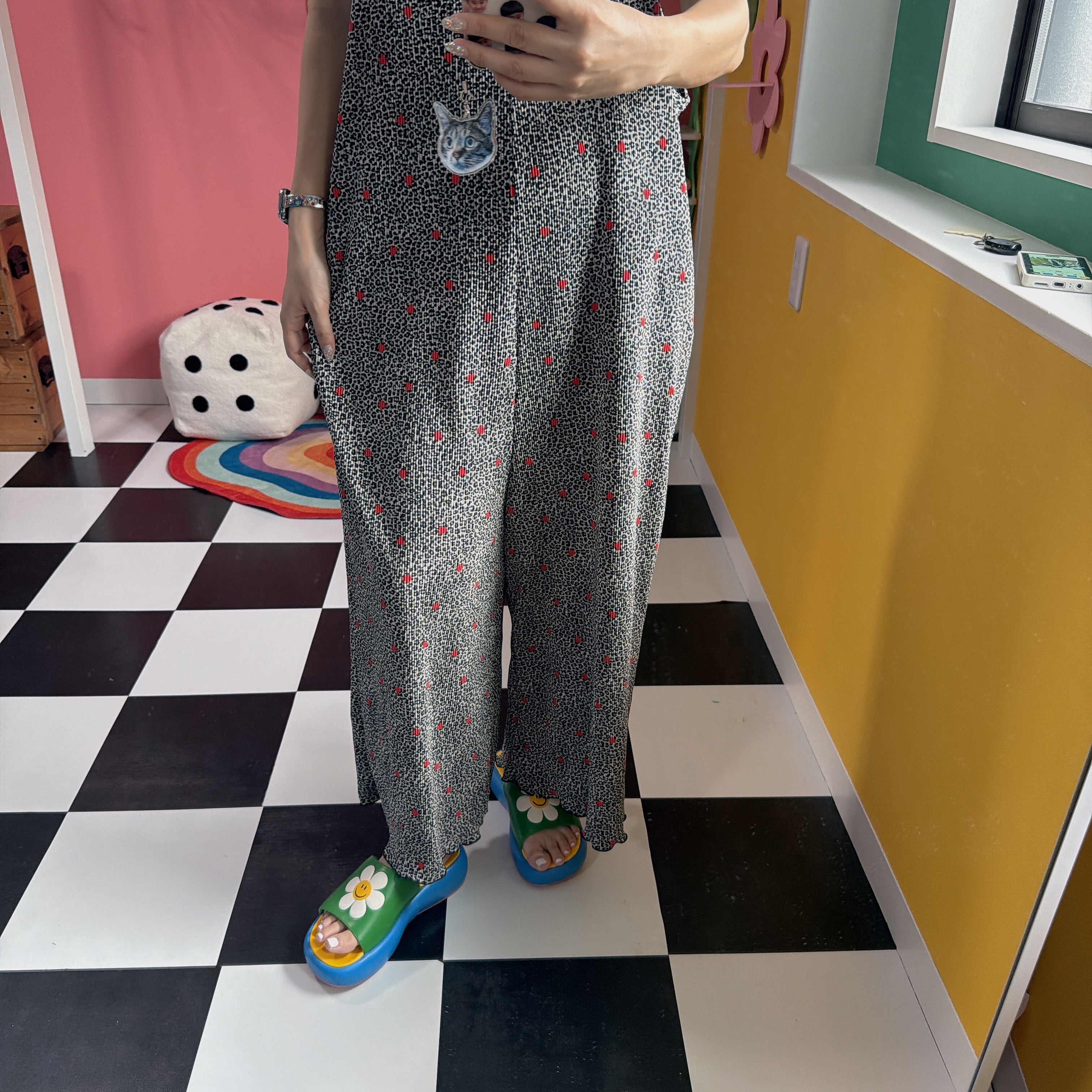 *Reservation* Two types of all-over pleated print jumpsuits. Scheduled for shipment in August.