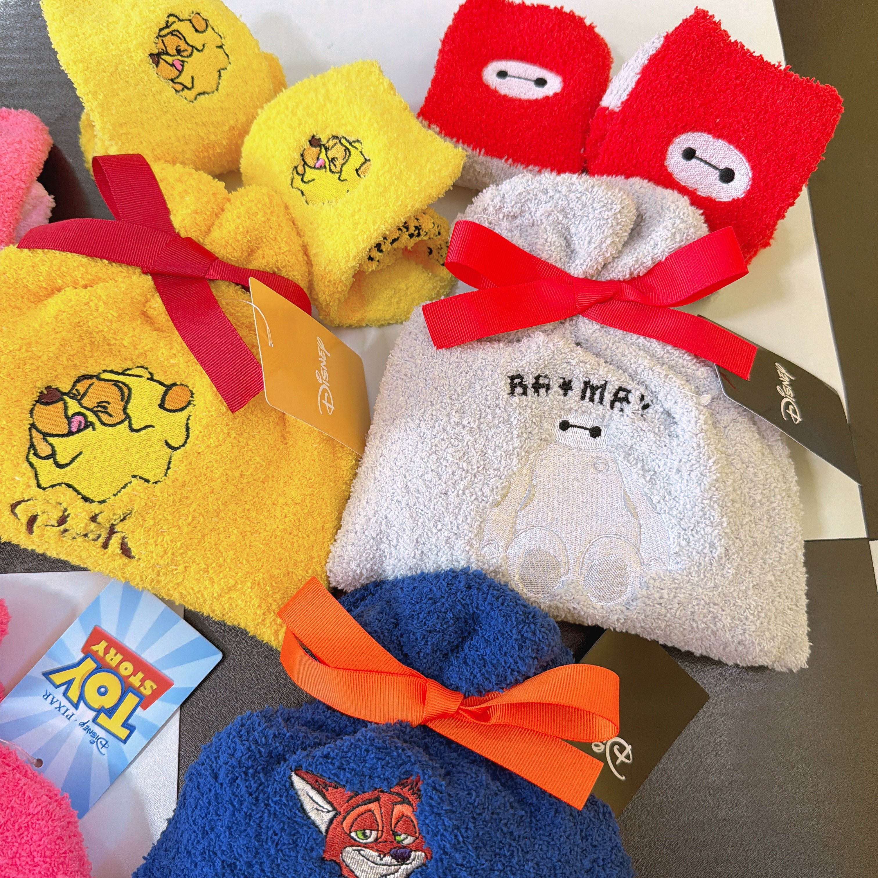 即納 5種類 ディズニーもこもこ巾着&もこもこソックスのセット 4〜5営業日で出荷予定