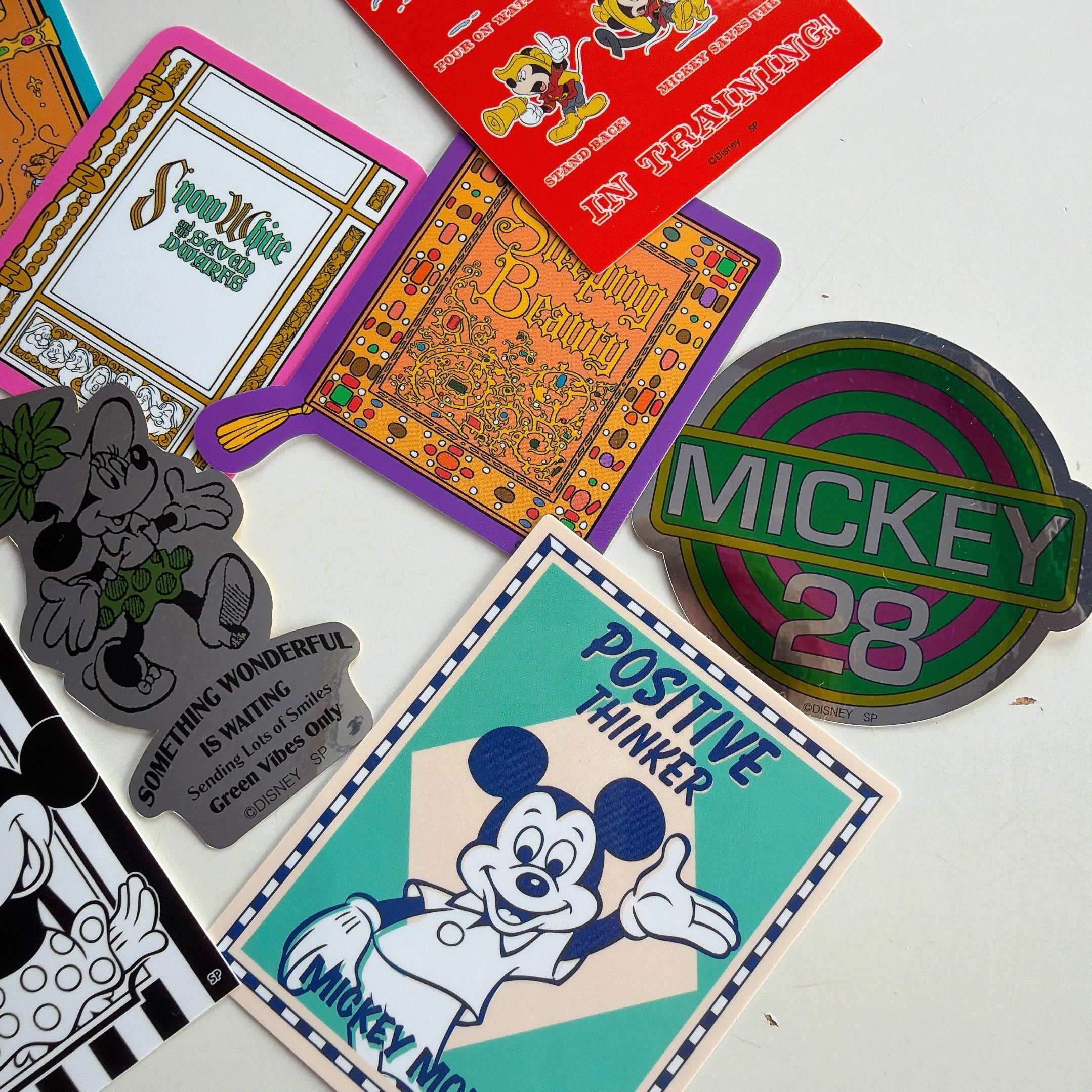 即納 新柄10種類 DISNEYキャラクターステッカー 3月中の出荷予定