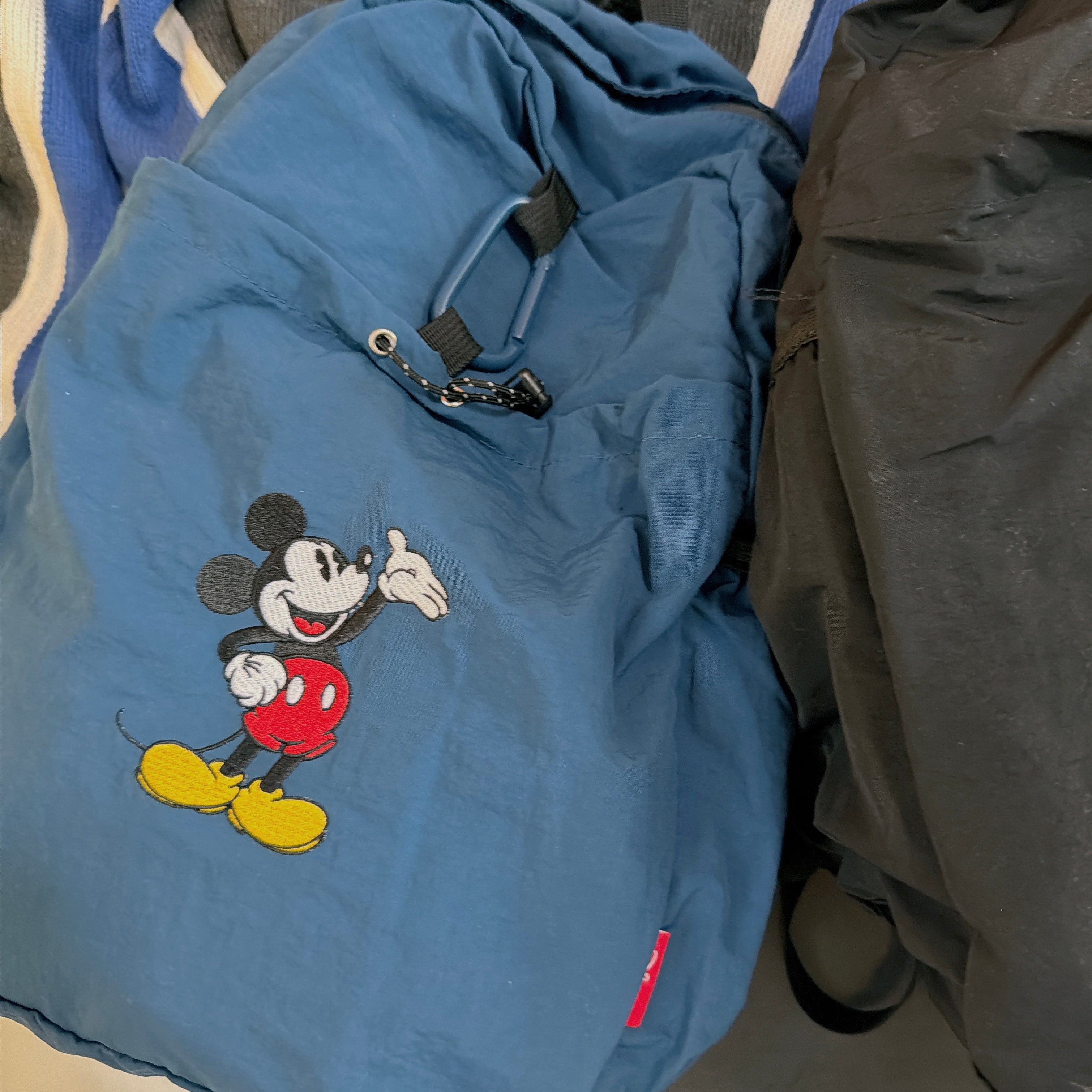 ※再販予約※3色 ミッキー刺繍軽量リュック 12月上旬〜中旬ごろのお届け予定