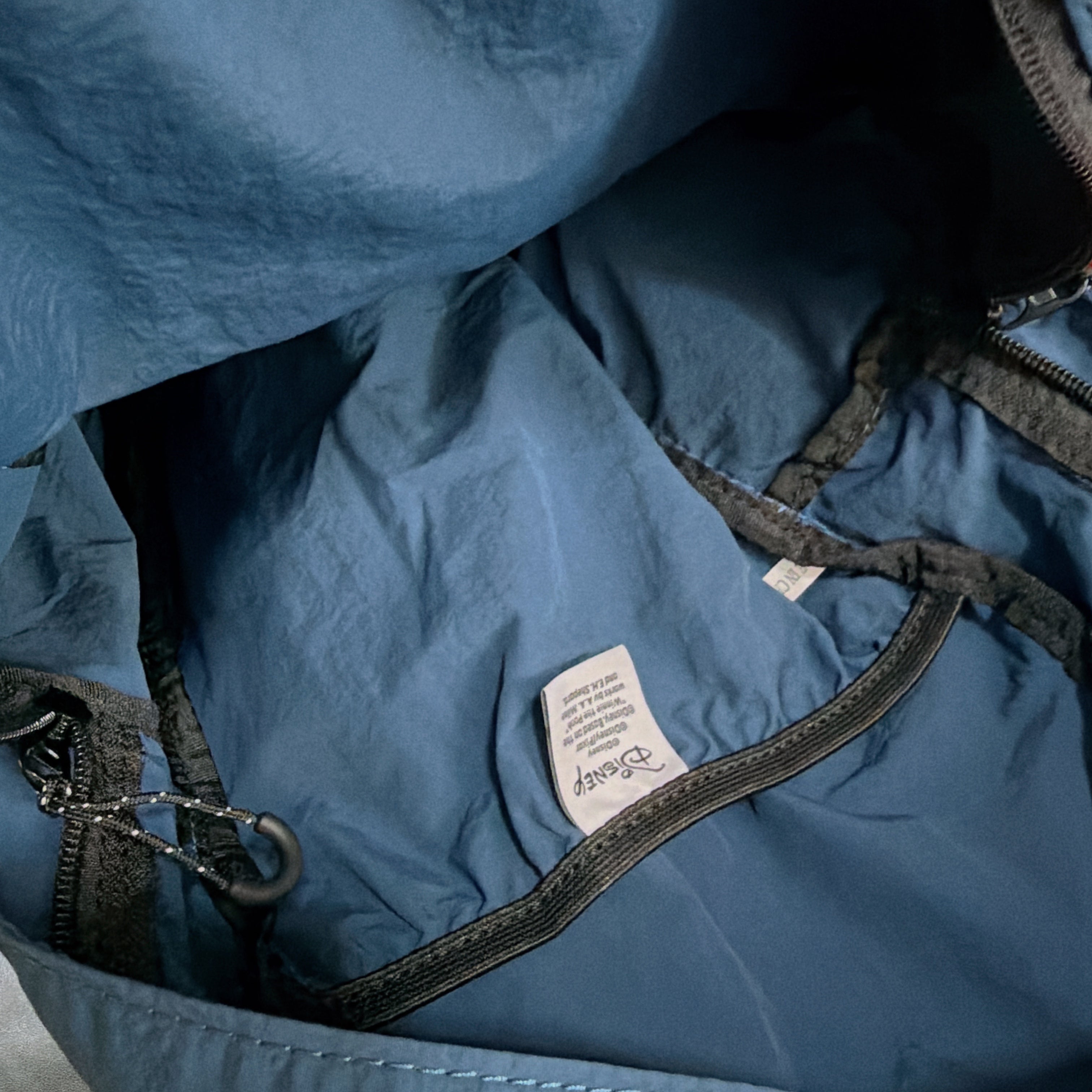 ※再販予約※3色 ミッキー刺繍軽量リュック 12月上旬〜中旬ごろのお届け予定