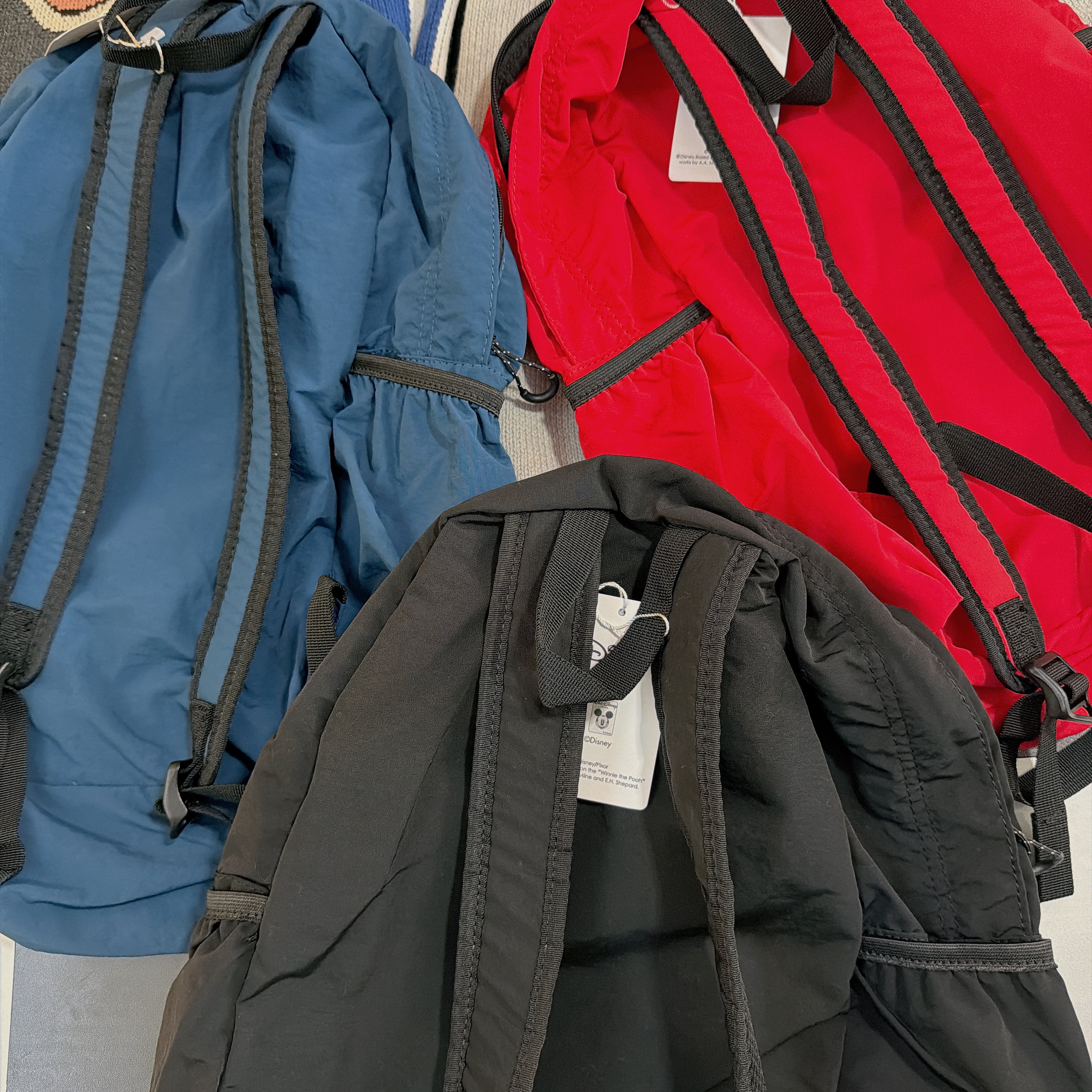 ※再販予約※3色 ミッキー刺繍軽量リュック 12月上旬〜中旬ごろのお届け予定