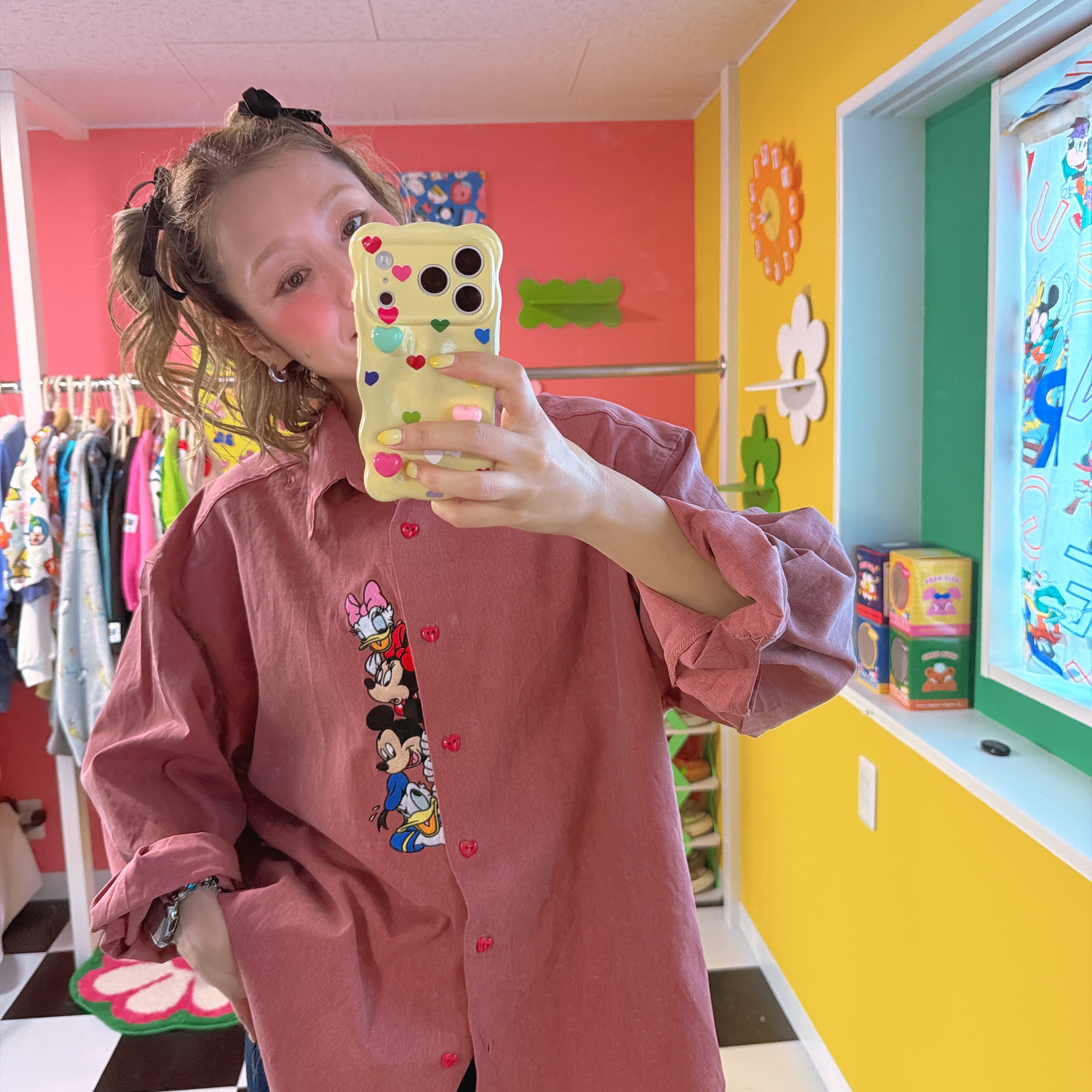 ※予約※新デザイン!3色 ミッキーフレンズハートボタン刺繍シャツ 12月中の出荷予定