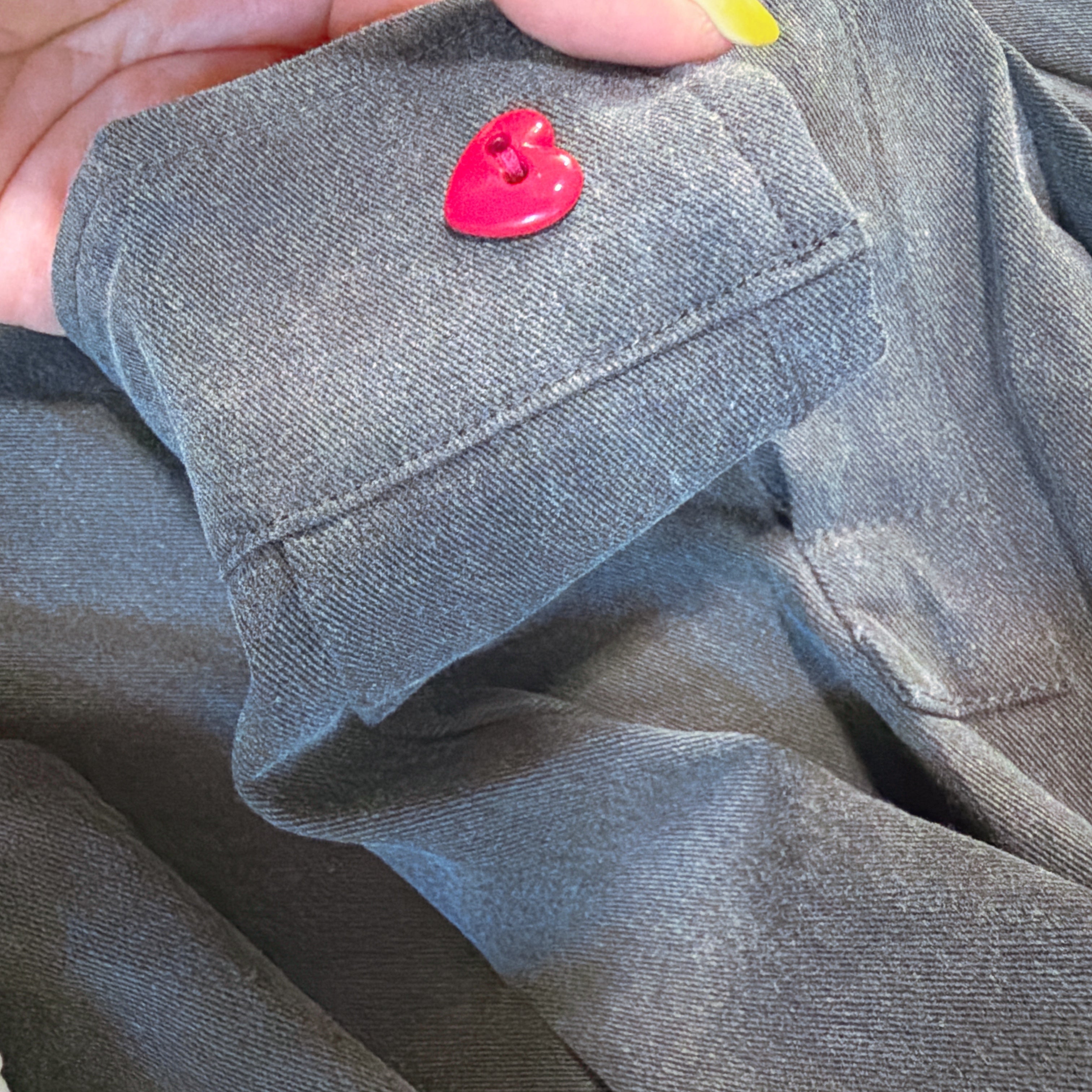 ※予約※新デザイン!3色 ミッキーフレンズハートボタン刺繍シャツ 12月中の出荷予定