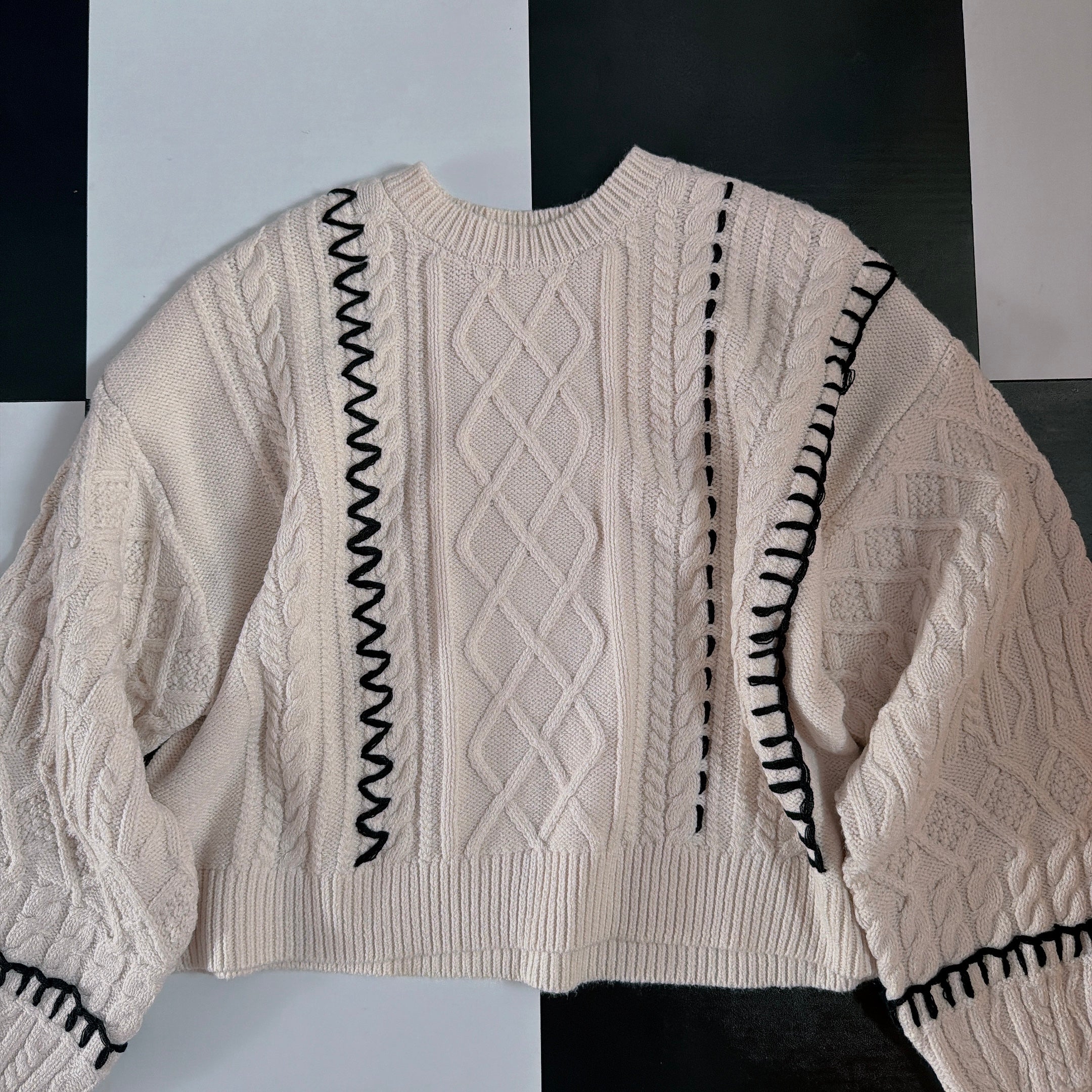 ※予約※うねうねデザイン ケーブルニット 11月下旬ごろ出荷予定