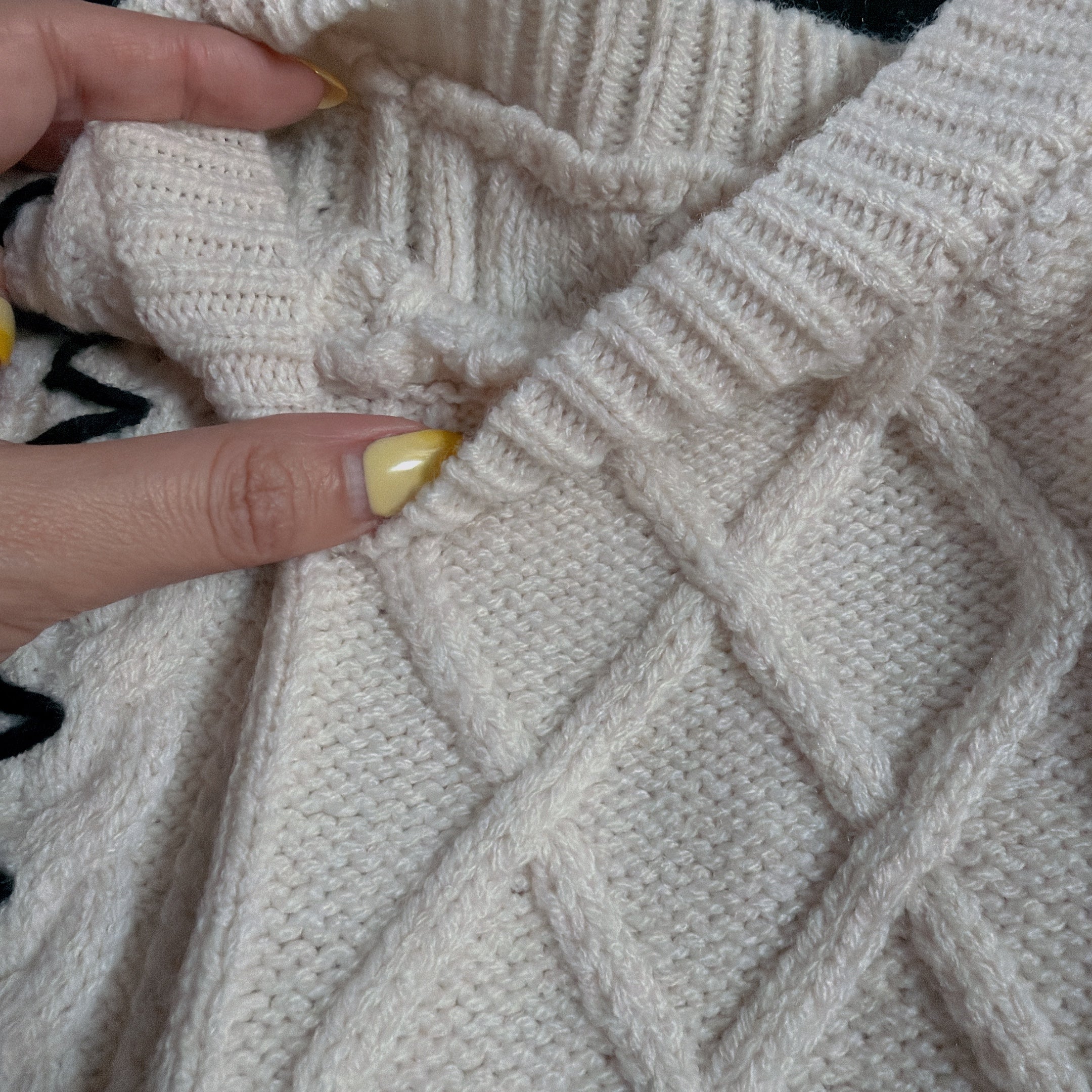 ※予約※うねうねデザイン ケーブルニット 11月下旬ごろ出荷予定