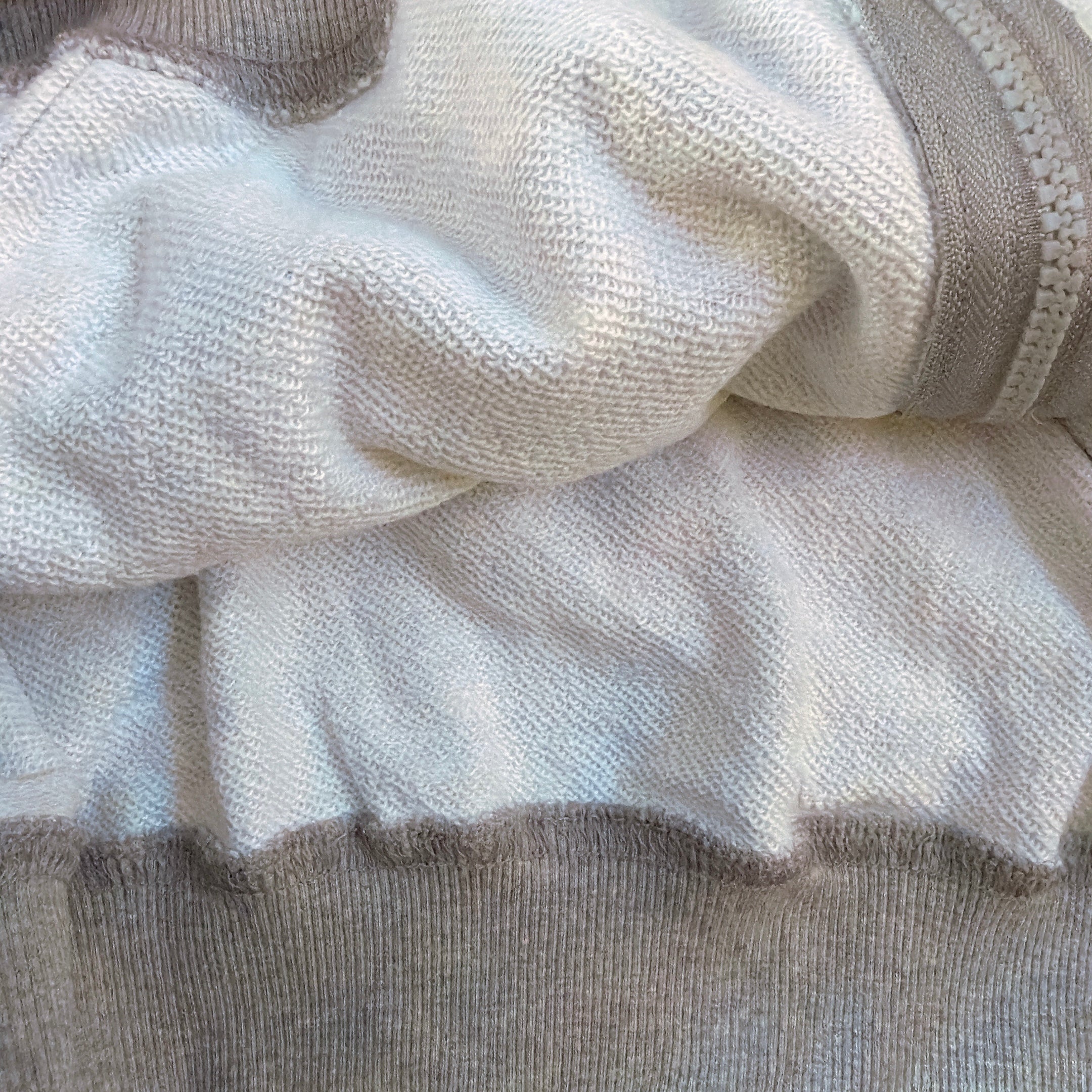 ※予約※2色 レトロミッキーフレンズジップアップパーカー 12月中の出荷予定