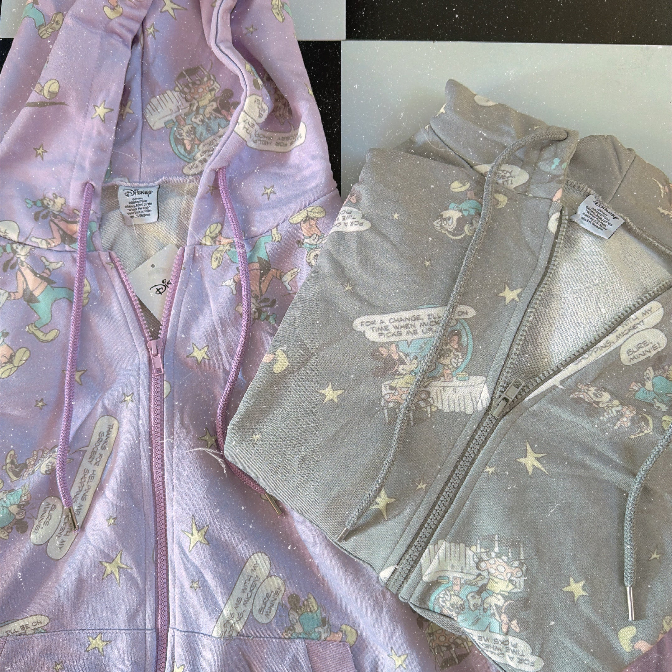 ※予約※2色 レトロミッキーフレンズジップアップパーカー 12月中の出荷予定