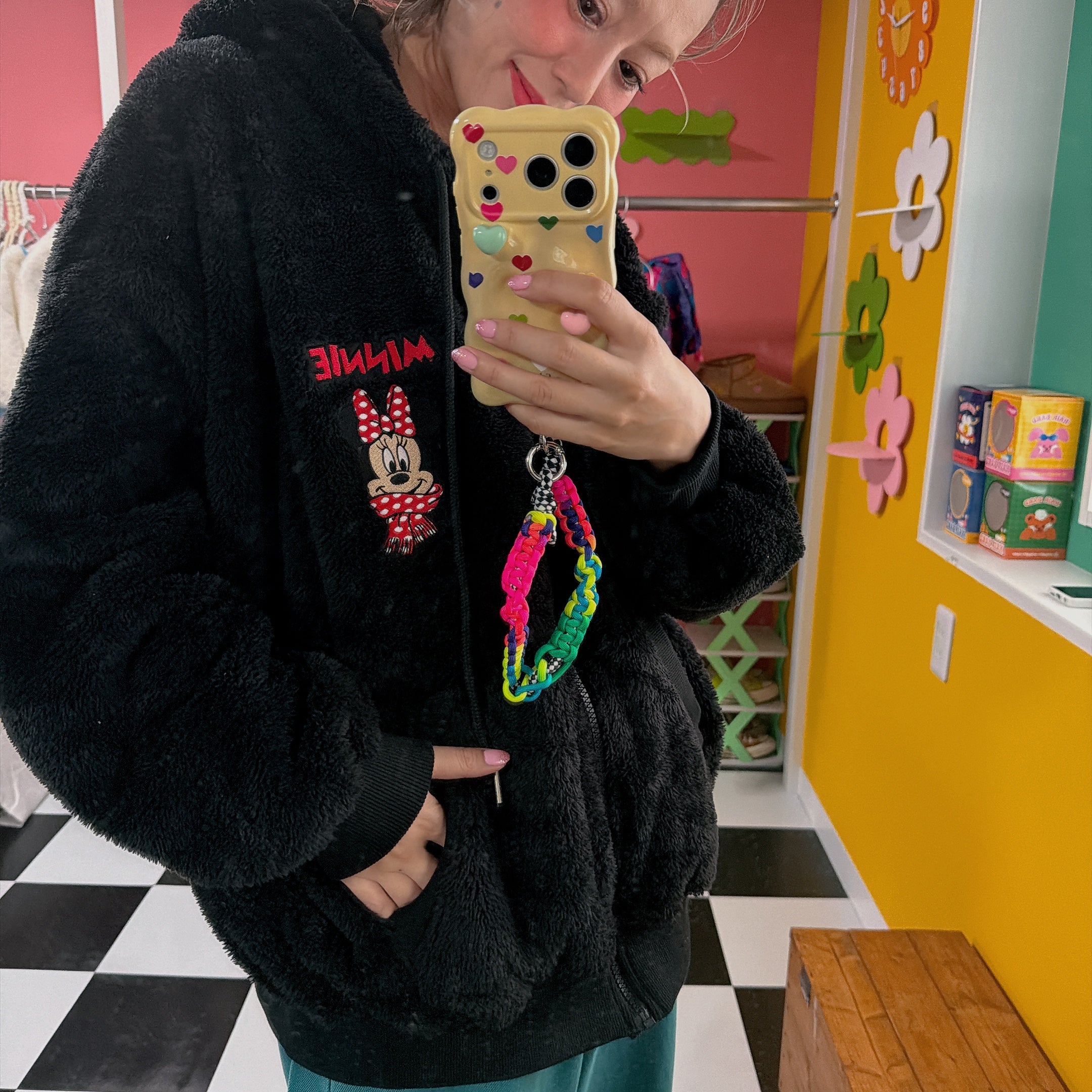 ※予約※2色⭐︎シーズナル限定⭐︎ミッキーミニー刺繍耳付きボアパーカー 12月下旬〜1月上旬お届け予定