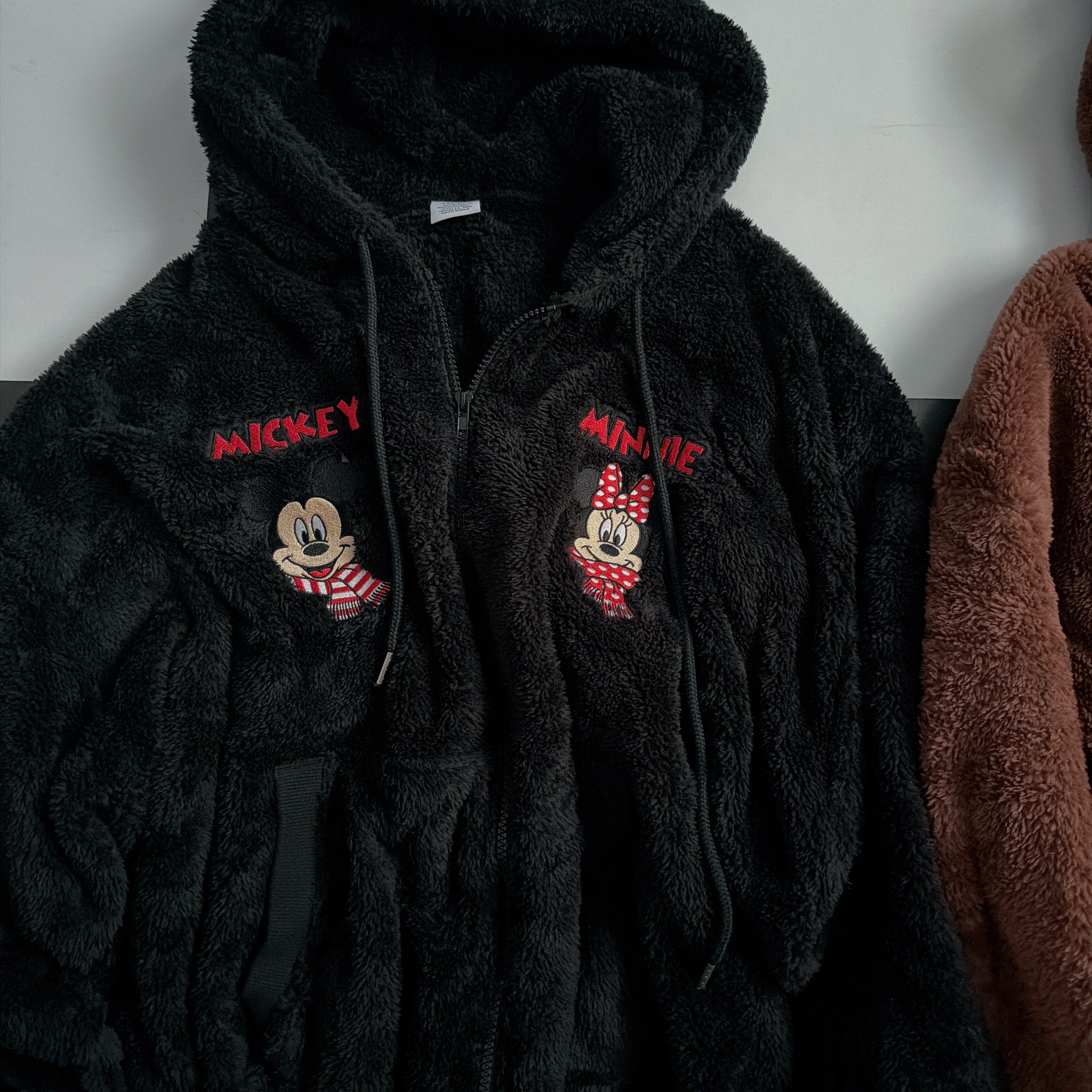 ※予約※2色⭐︎シーズナル限定⭐︎ミッキーミニー刺繍耳付きボアパーカー 12月下旬〜1月上旬お届け予定