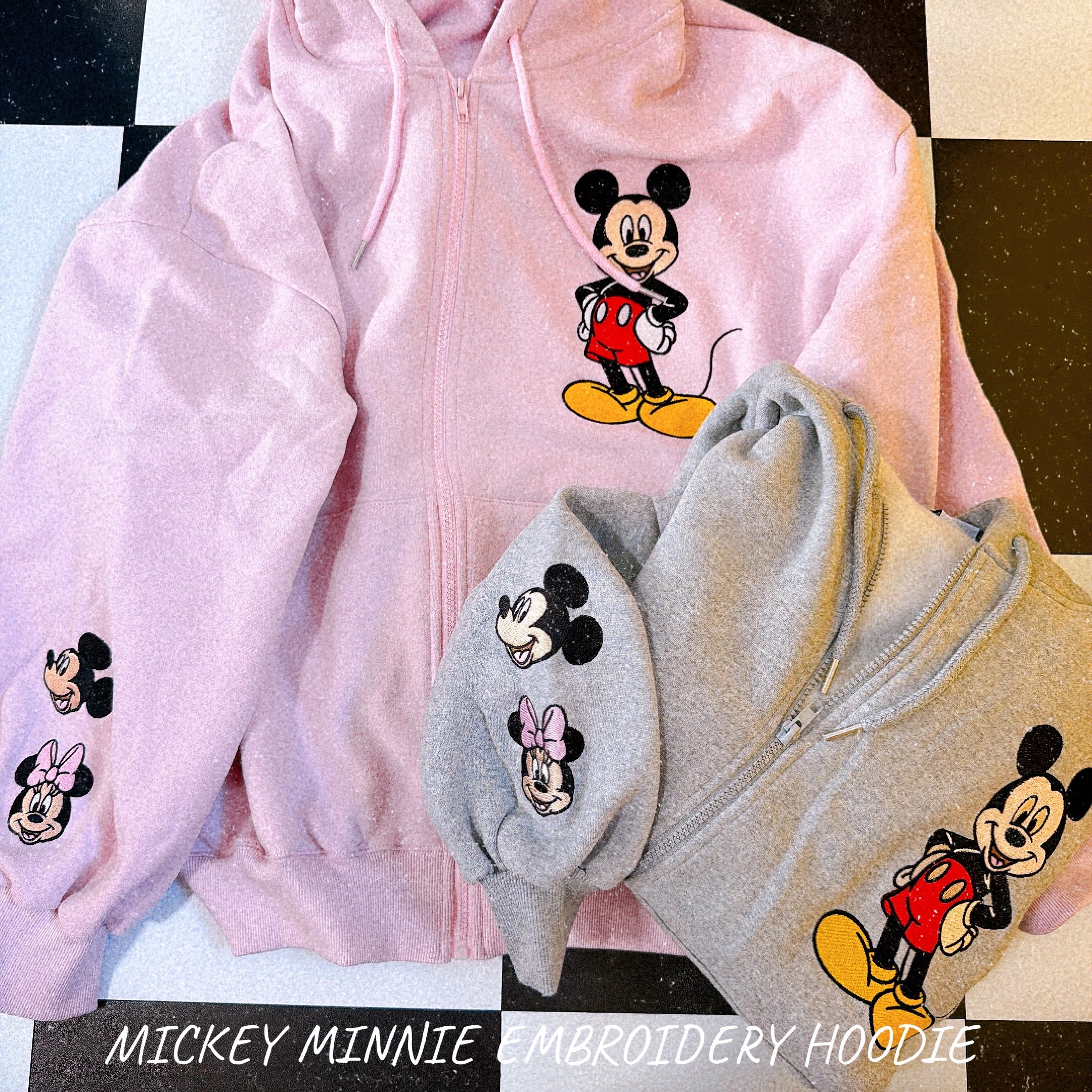 ※予約※2色 ミッキーミニーランダム刺繍パーカー 12月中の出荷予定
