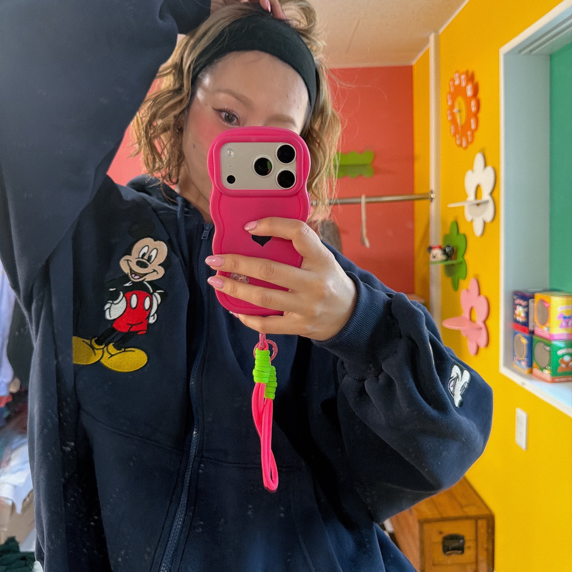 ※予約※ 新色 ミッキーミニーランダム刺繍パーカー 1月中の出荷予定