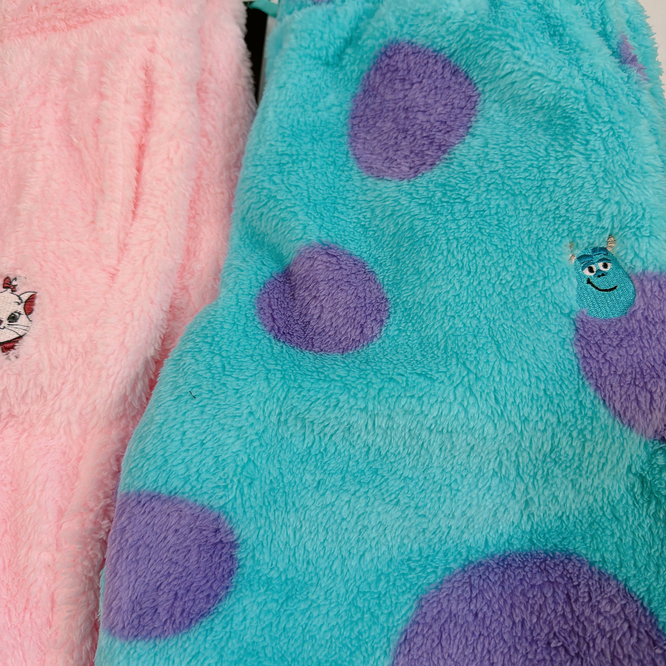 即納 2種類 ディズニーフリースパンツ 4〜5営業日で出荷予定