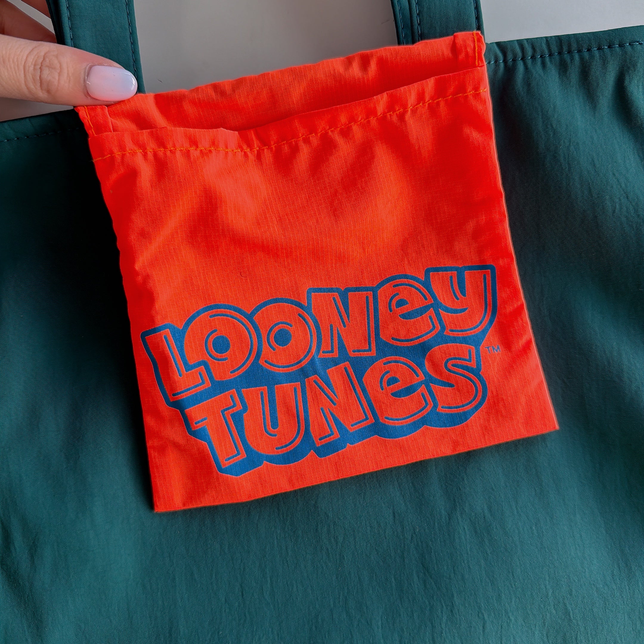 *Pre-order* 8 Types Looney Tunes NOSTALGICA Bi-color Bag - Scheduled for shipment in August