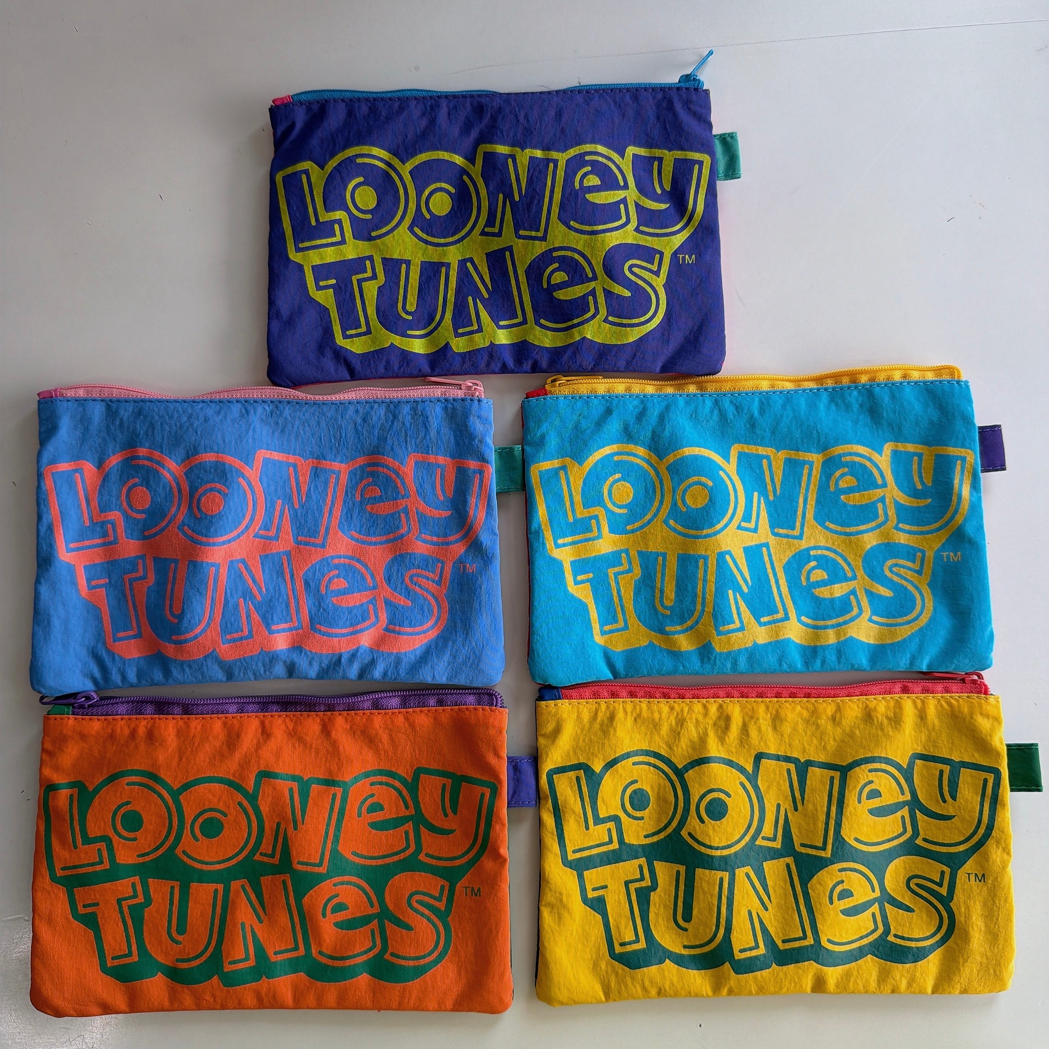 *Pre-order* Looney Tunes NOSTALGICA Bicolor Flat Pouch (5 types) - Scheduled to ship in August