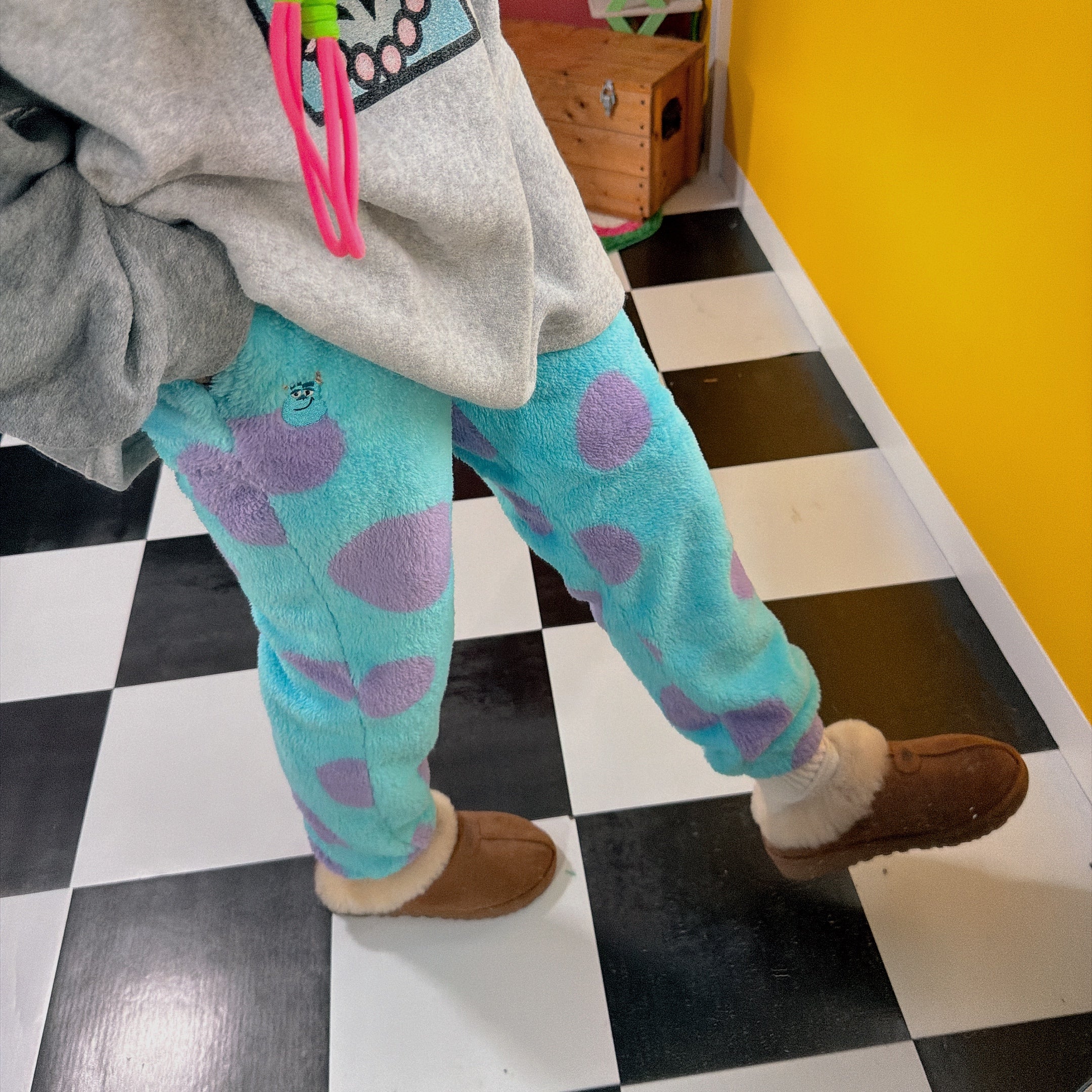 即納 2種類 ディズニーフリースパンツ 4〜5営業日で出荷予定