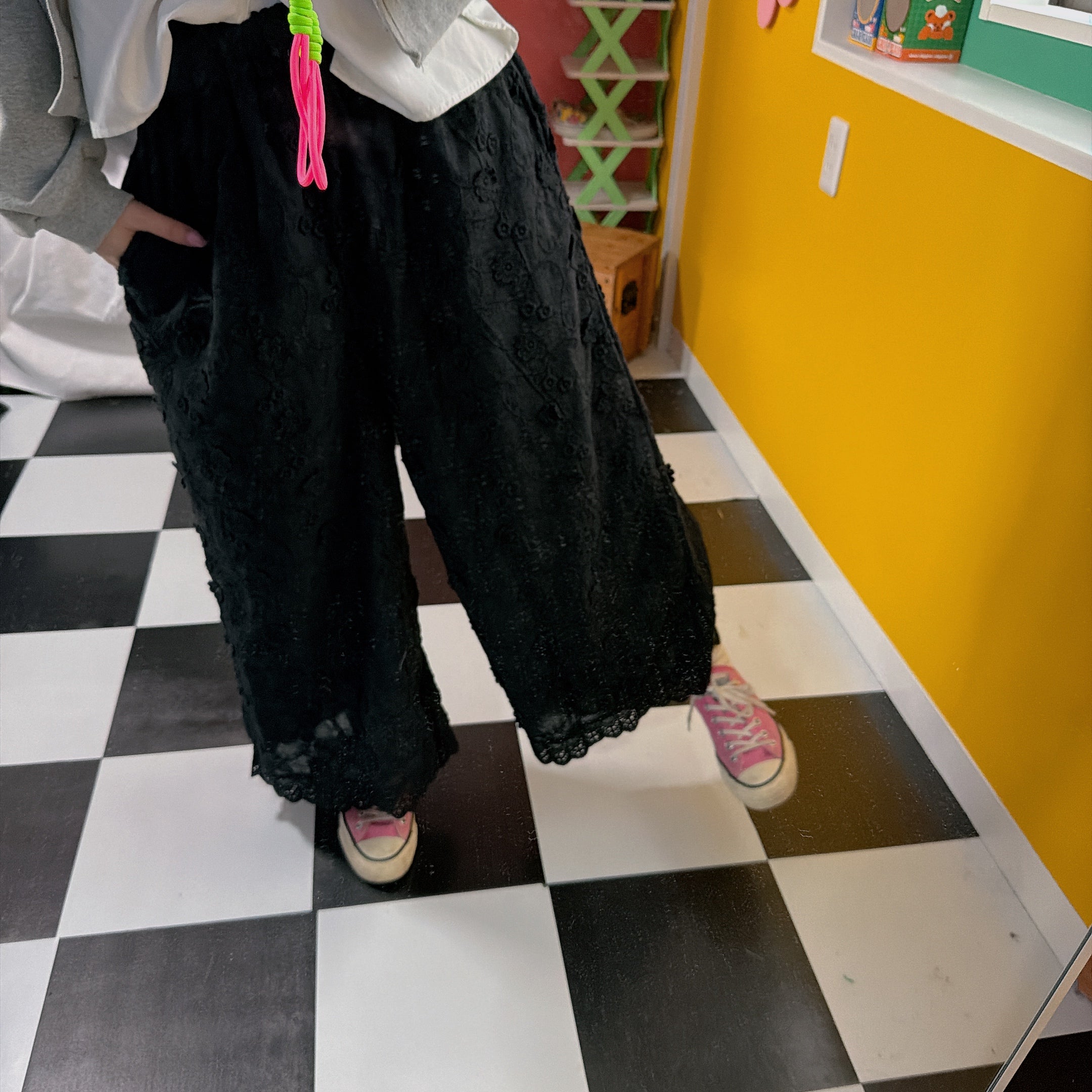 ※予約※2色 3D刺繍フラワーレースワイドパンツ 2月中の出荷予定