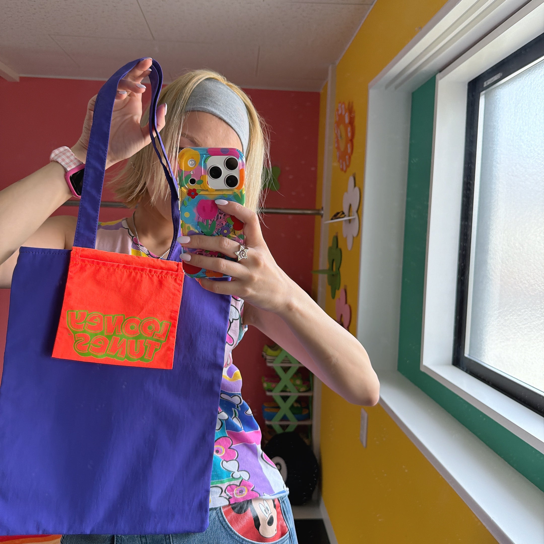 *Pre-order* 8 Types Looney Tunes NOSTALGICA Bi-color Bag - Scheduled for shipment in August