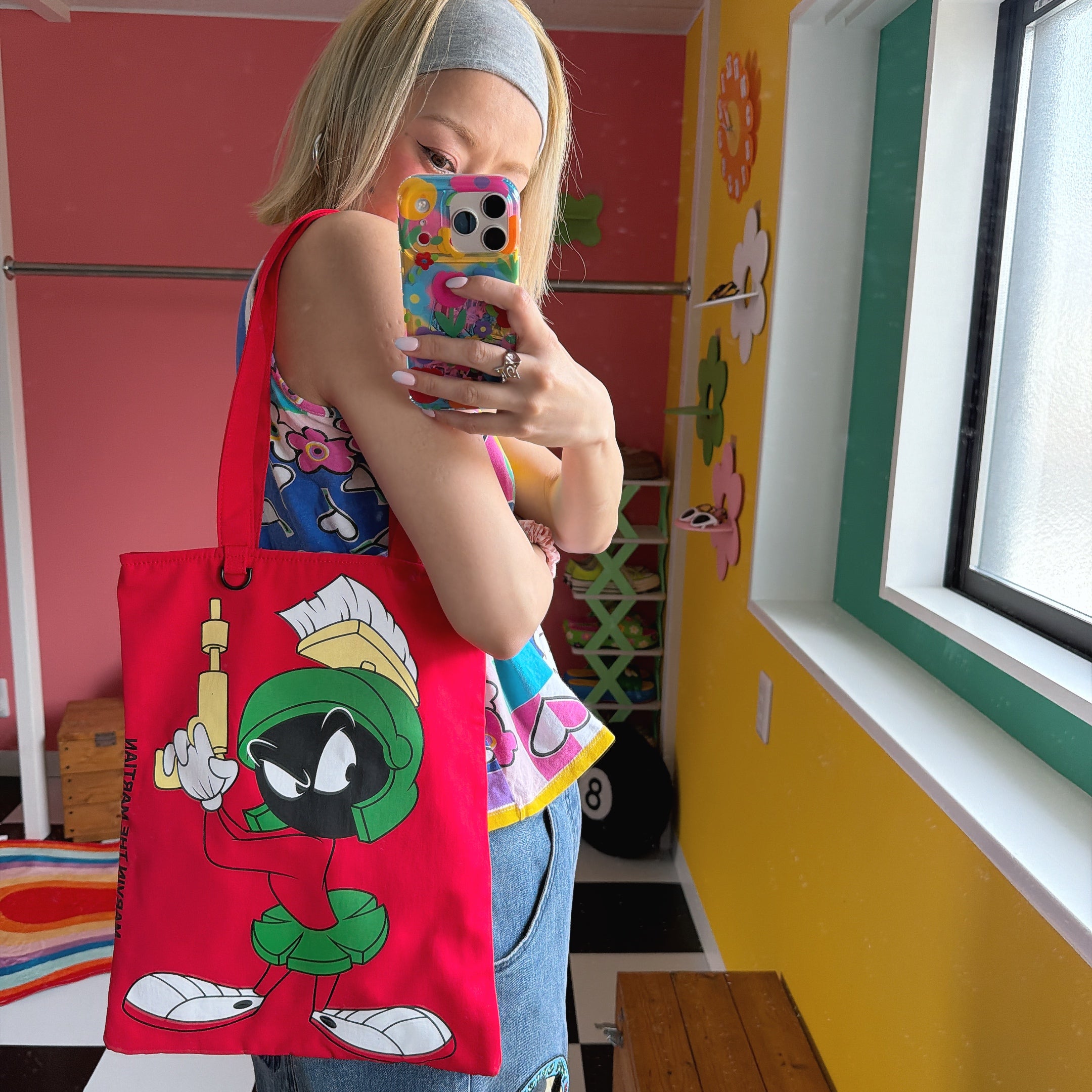 *Pre-order* 8 Types Looney Tunes NOSTALGICA Bi-color Bag - Scheduled for shipment in August