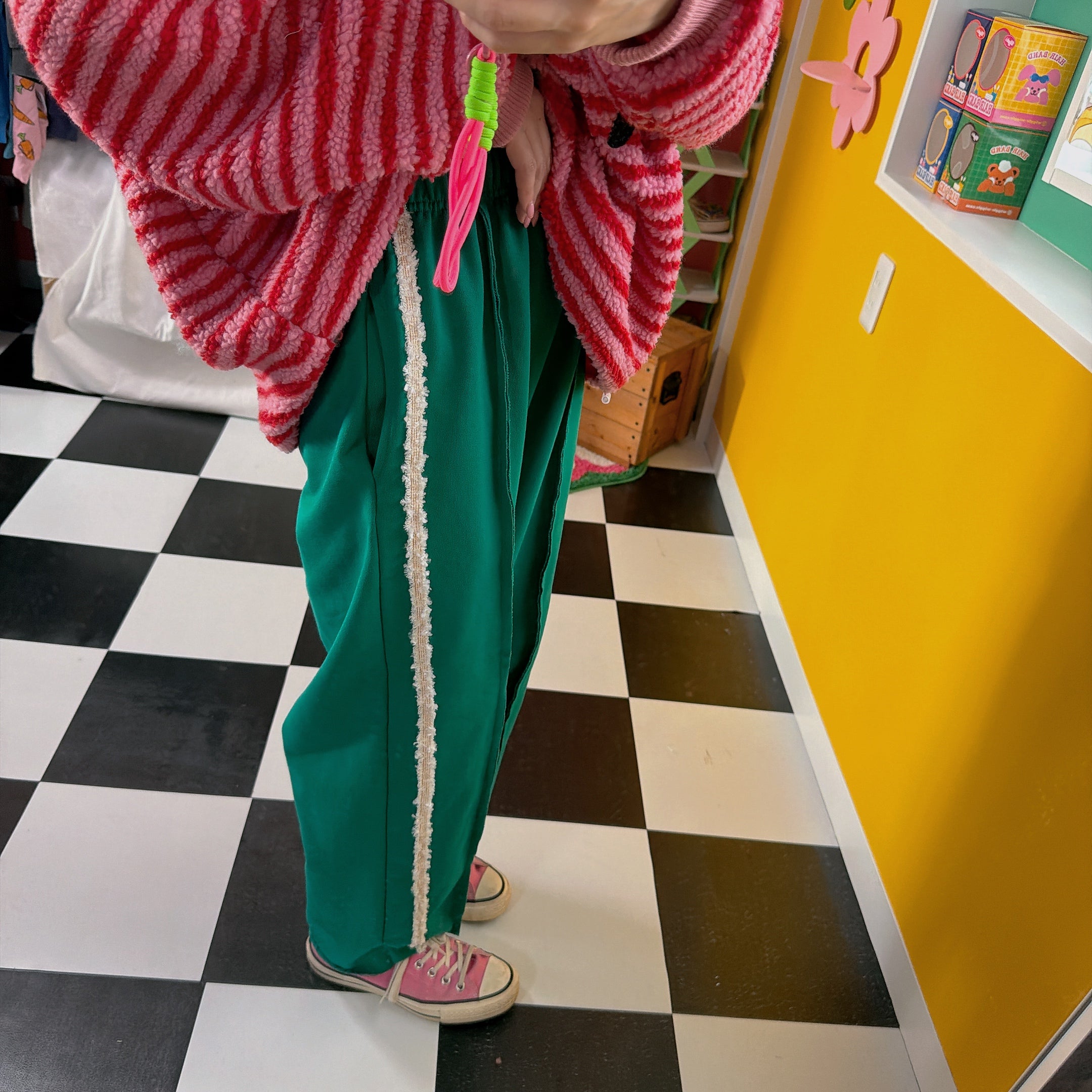 ※予約※2色 裾ダメージレーストラックカラーパンツ 2月上旬ごろ出荷予定