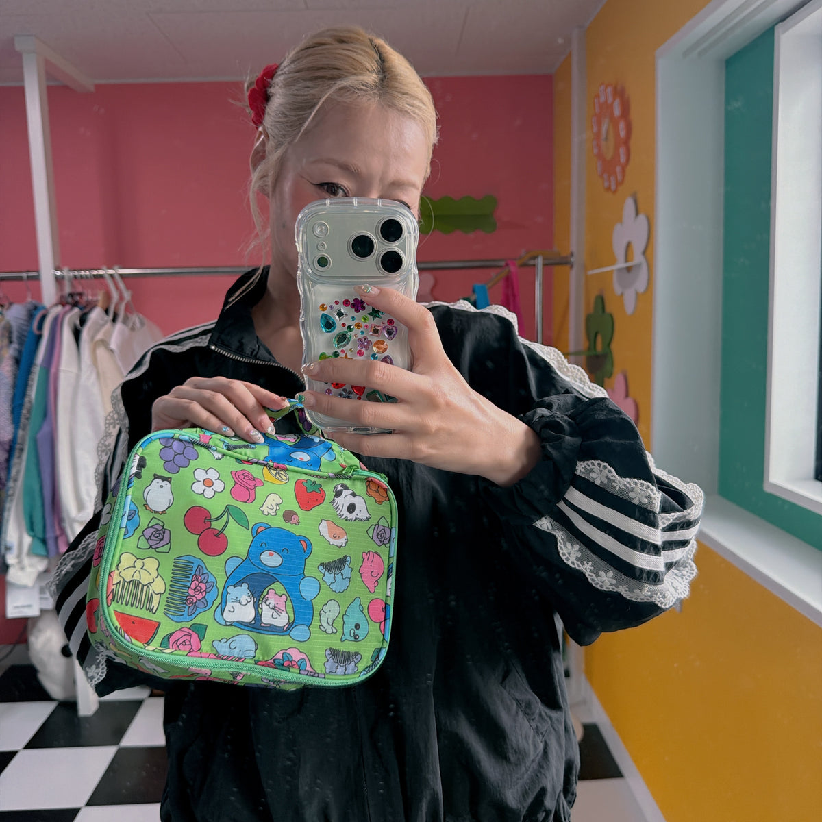 *Pre-order* 3 Types LOVELY FRIENDS Travel Bag S - Estimated delivery dates are listed on the product page.