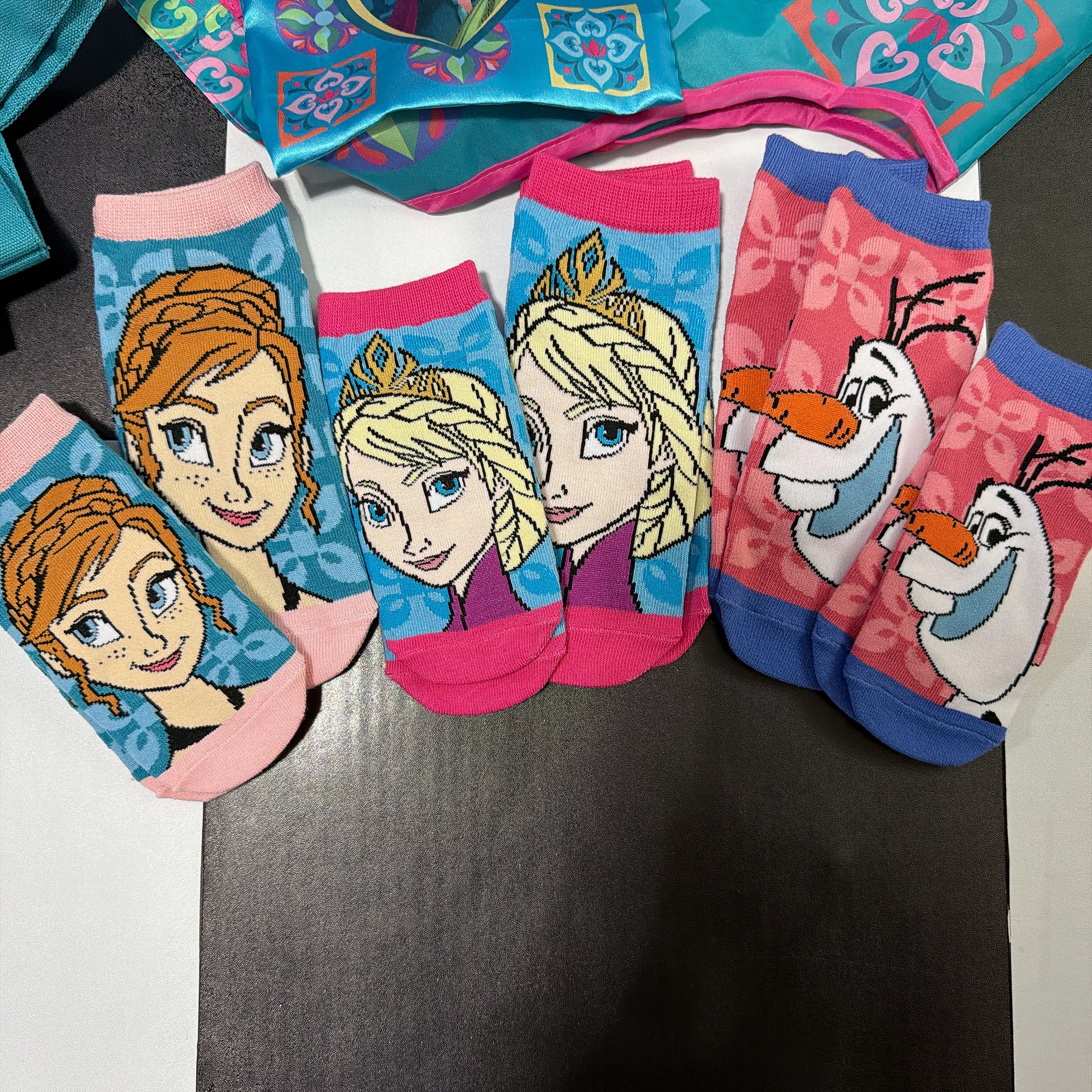 Pre-order for 2026SS! Kids & Adult Sizes Frozen Nordic Flower Series Socks. Ships in April.