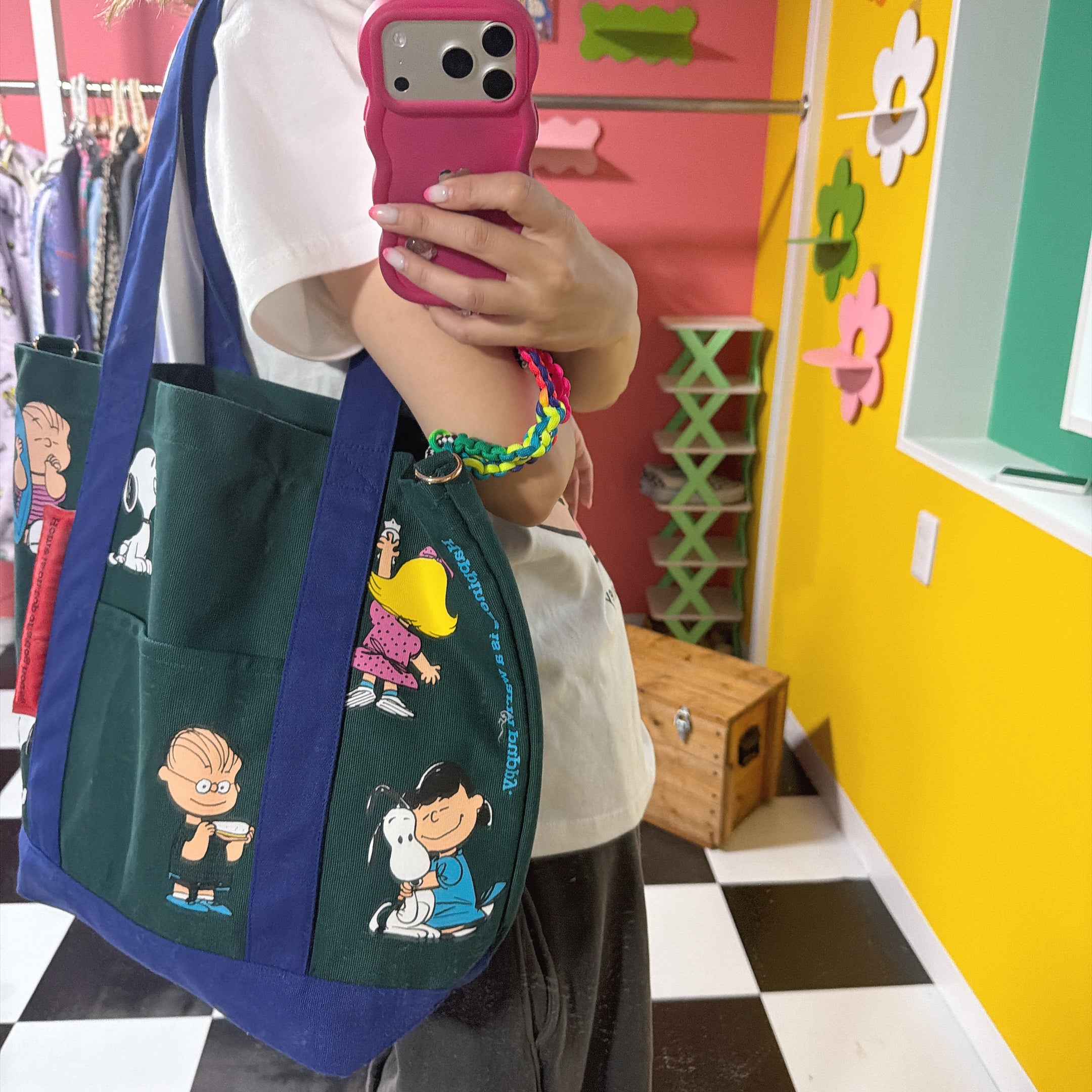 *Pre-order* NOSTALGICA vintage PEANUTS embroidered big tote bag in 3 colors. Scheduled to ship in May.