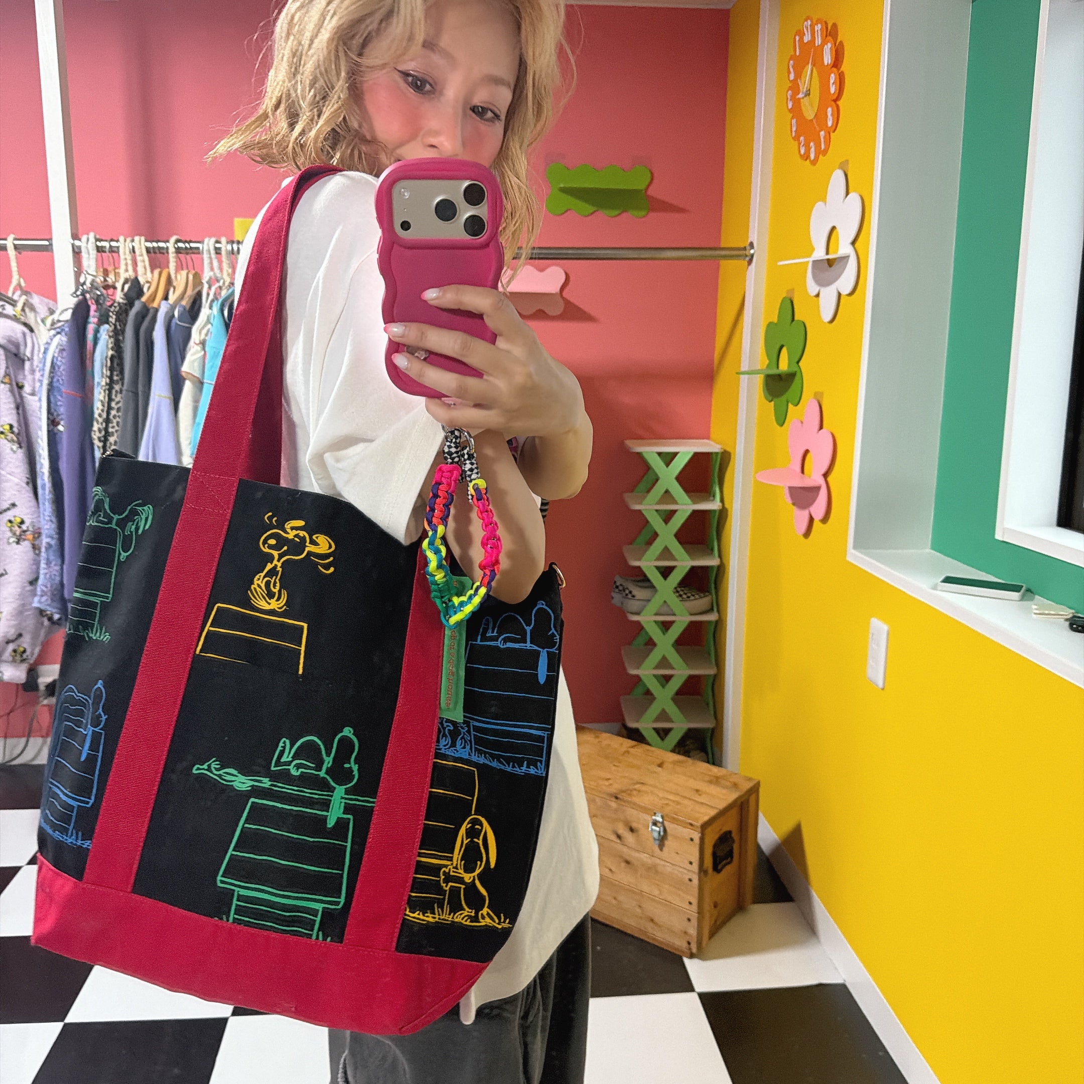 *Pre-order* NOSTALGICA vintage PEANUTS embroidered big tote bag in 3 colors. Scheduled to ship in May.