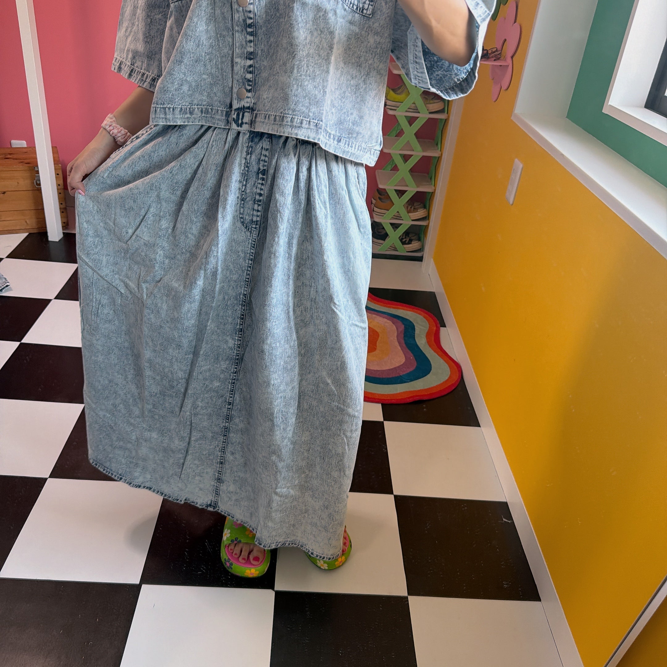 *Reservation with limit* Setup possible Lightweight denim chemical-treated skirt Shipping mid-June