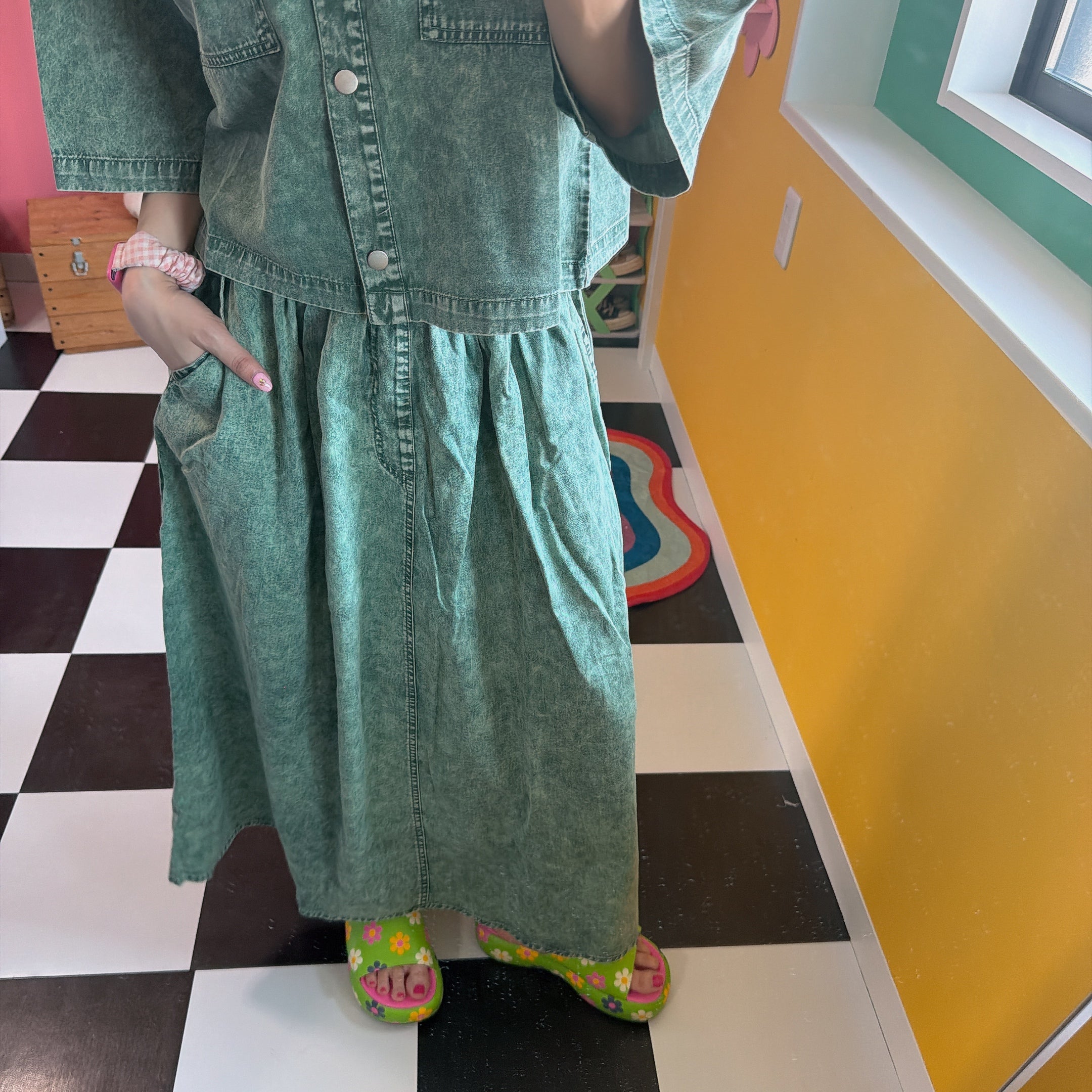 *Reservation with limit* Setup possible Lightweight denim chemical-treated skirt Shipping mid-June