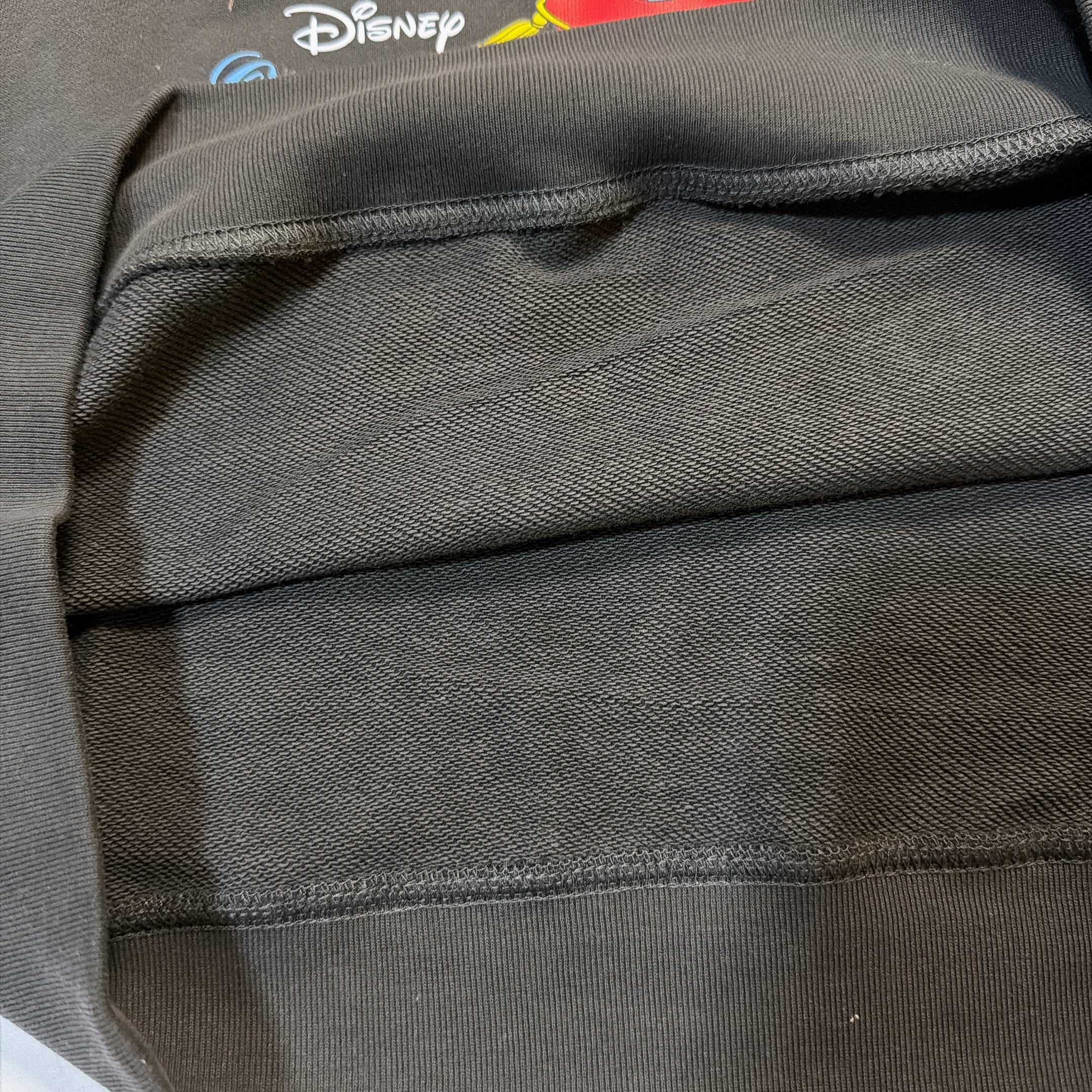 *Pre-order* Two types of NOSTALGICA DISNEY Cinderella & Snow White retro sweatshirts. Scheduled to ship in February.