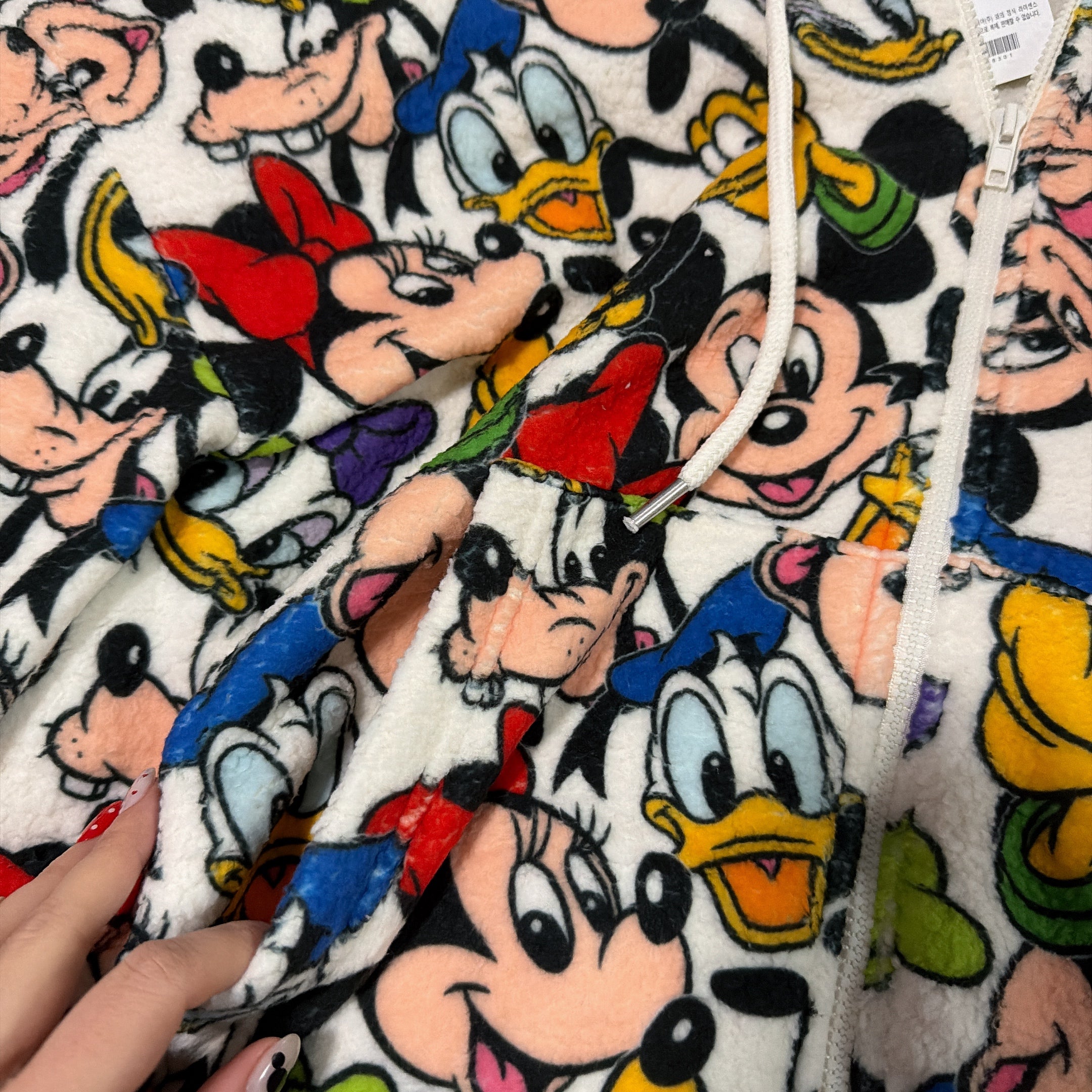 ※Pre-order※ Mickey and Friends all-over print fleece hoodie & fleece pants available as a set. Ships in February.