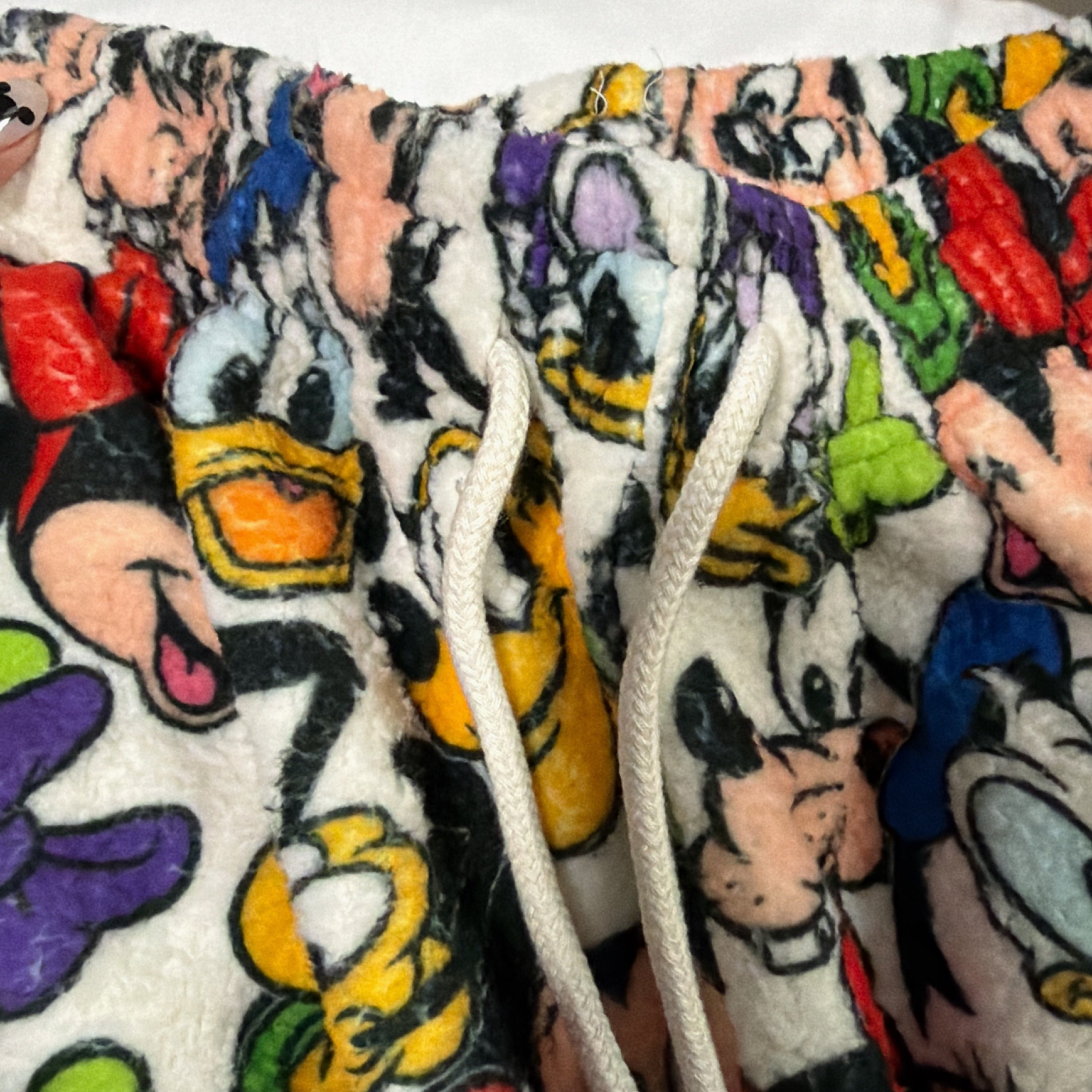 ※Pre-order※ Mickey and Friends all-over print fleece hoodie & fleece pants available as a set. Ships in February.