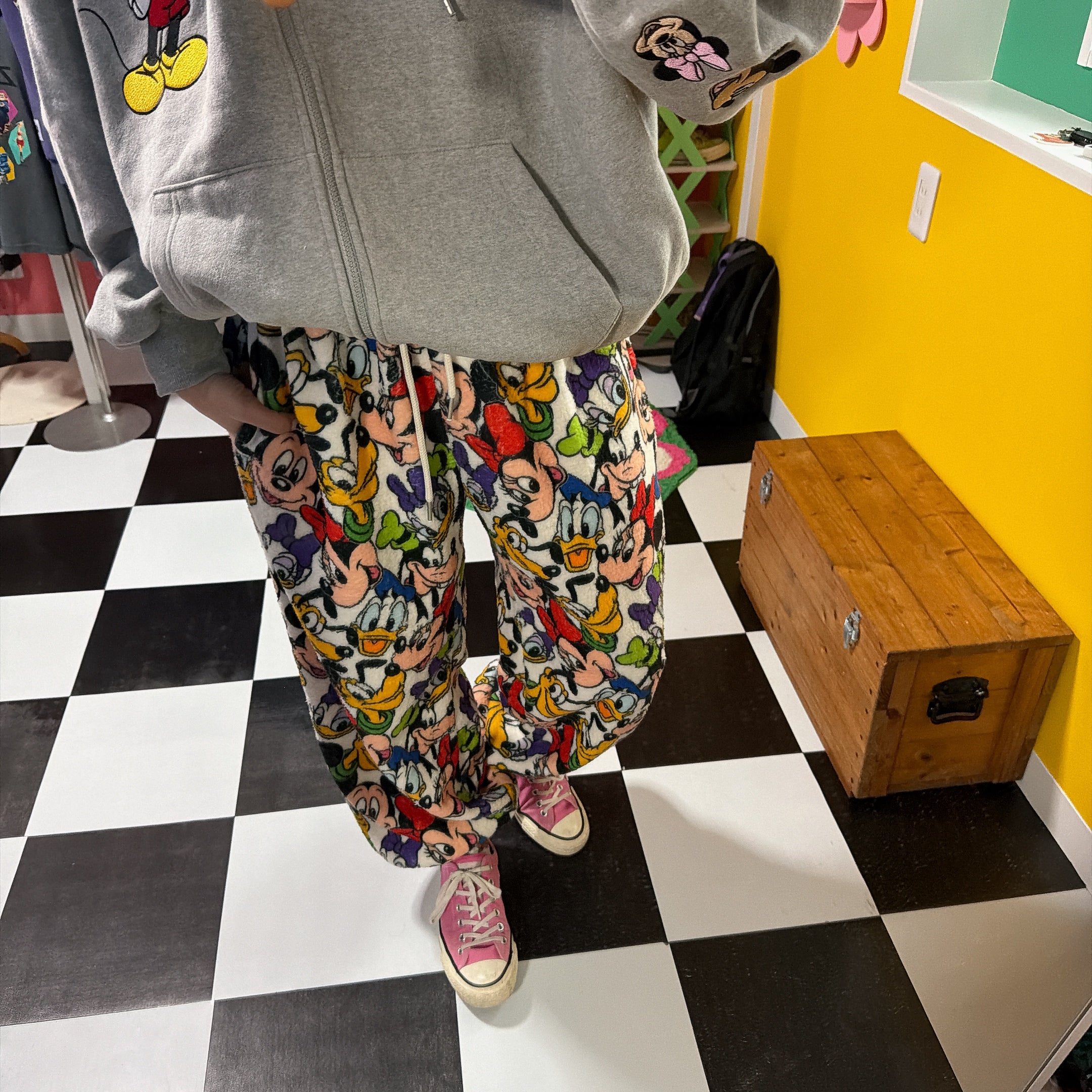 ※Pre-order※ Mickey and Friends all-over print fleece hoodie & fleece pants available as a set. Ships in February.