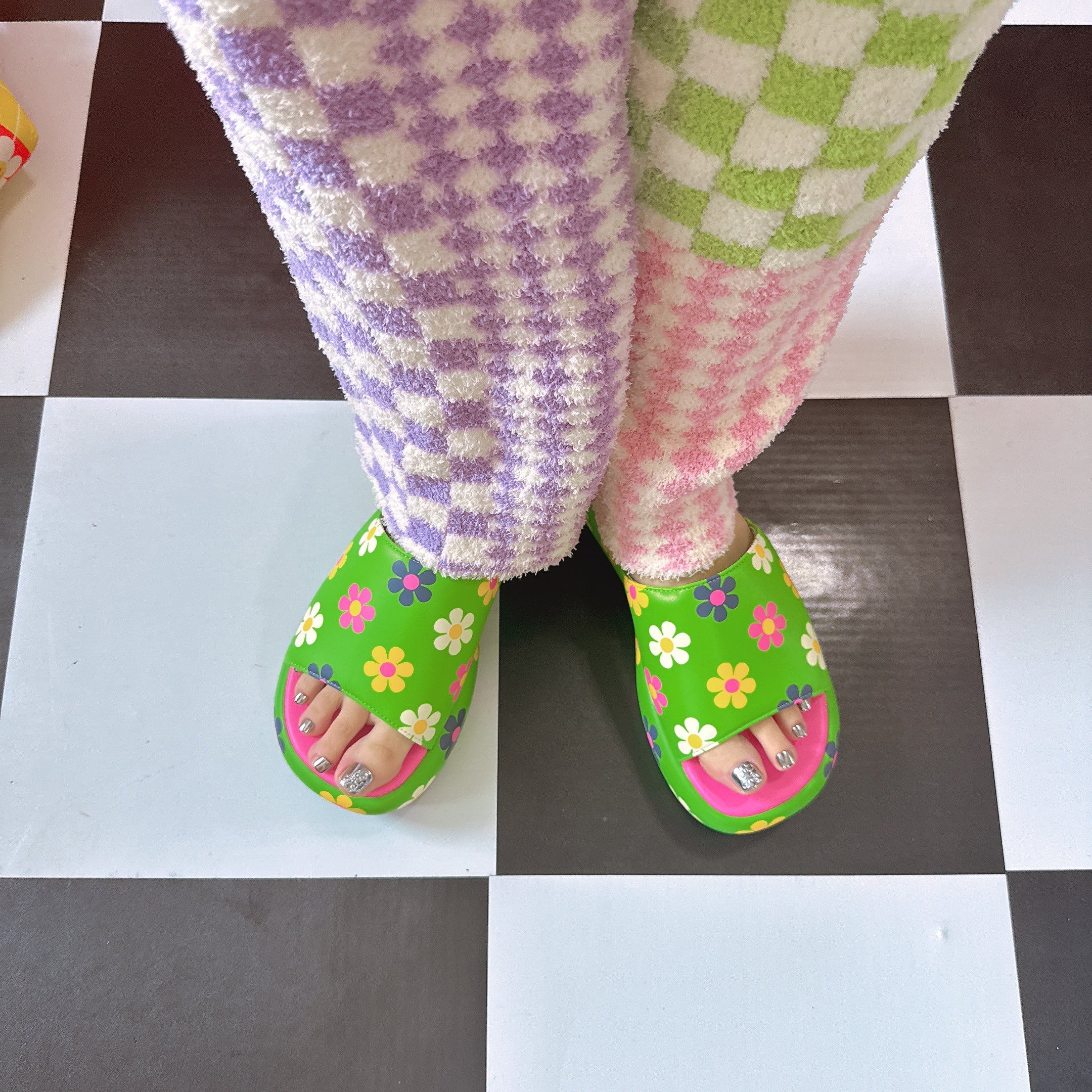 即納 2色 wiggle wiggle クッションスリッパ