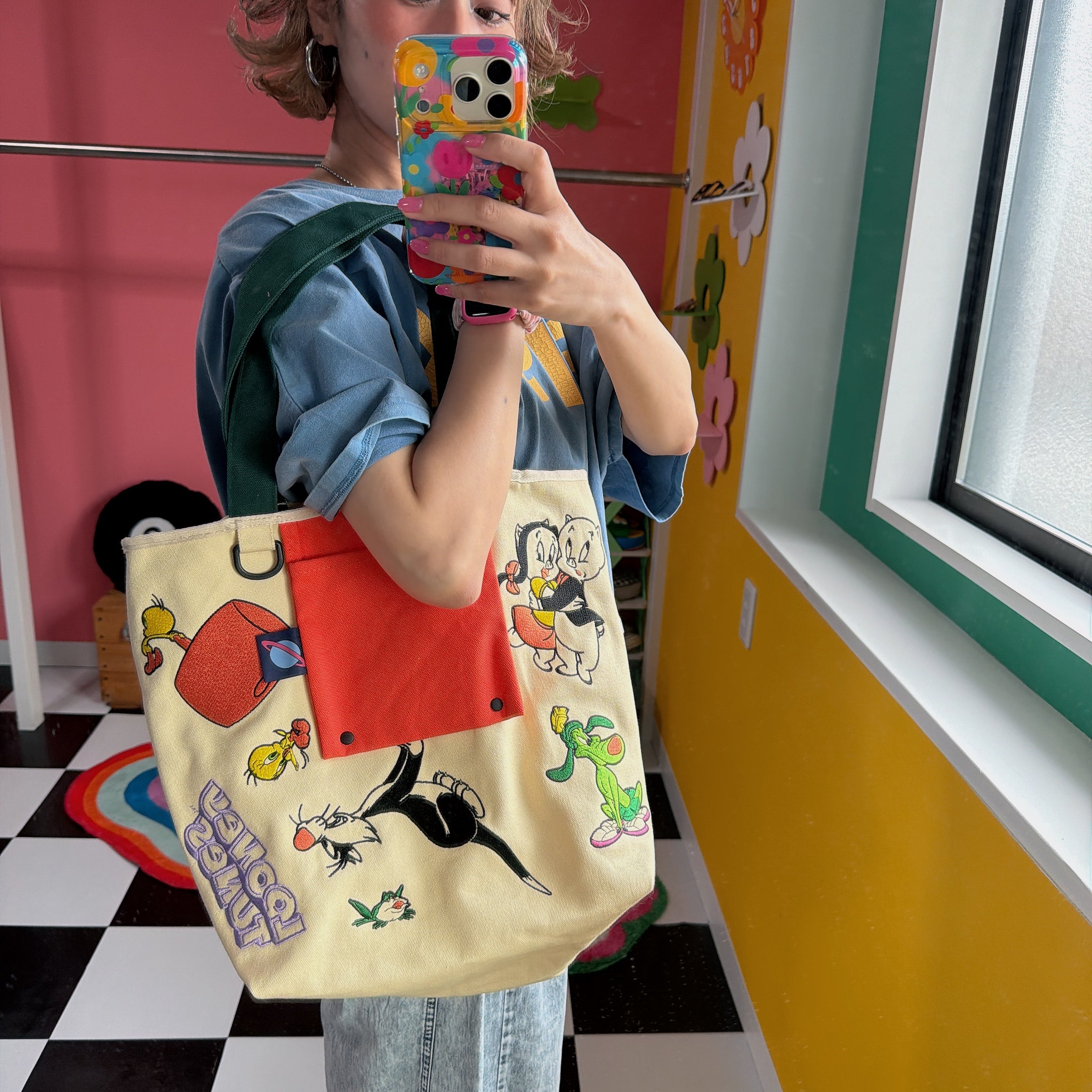 *Pre-order* 8 Types Looney Tunes NOSTALGICA Bi-color Bag - Scheduled for shipment in August