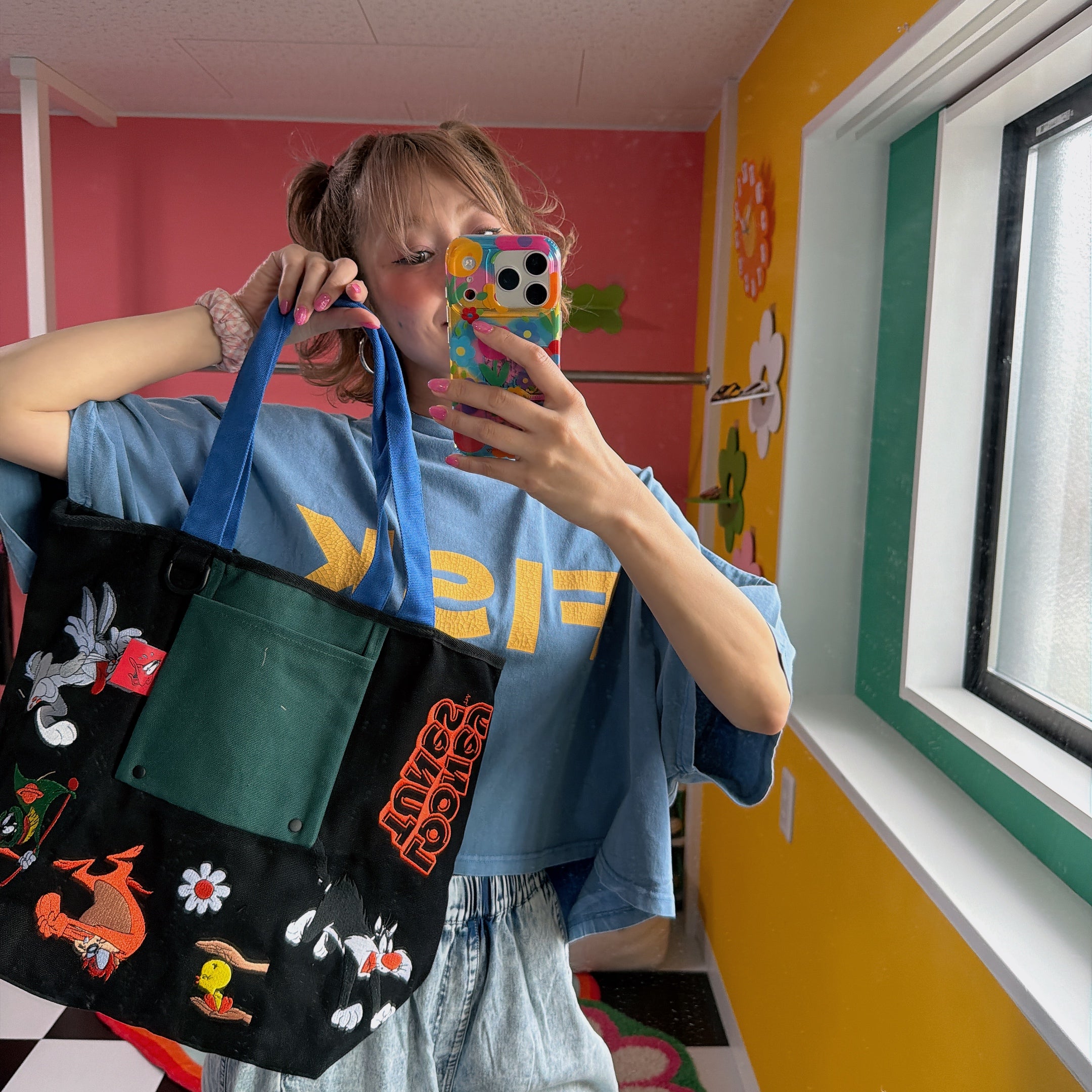 *Pre-order* 8 Types Looney Tunes NOSTALGICA Bi-color Bag - Scheduled for shipment in August