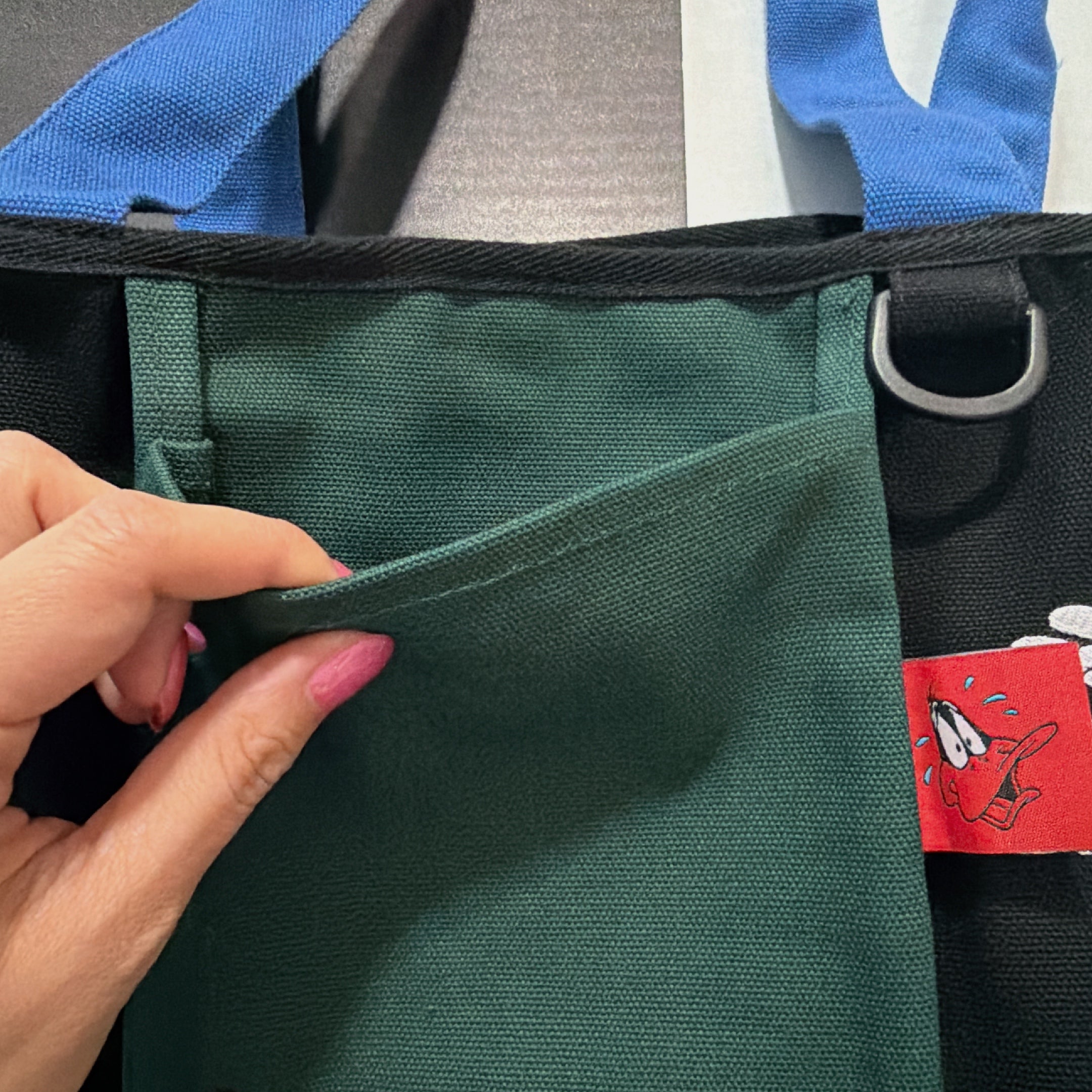*Pre-order* 8 Types Looney Tunes NOSTALGICA Bi-color Bag - Scheduled for shipment in August