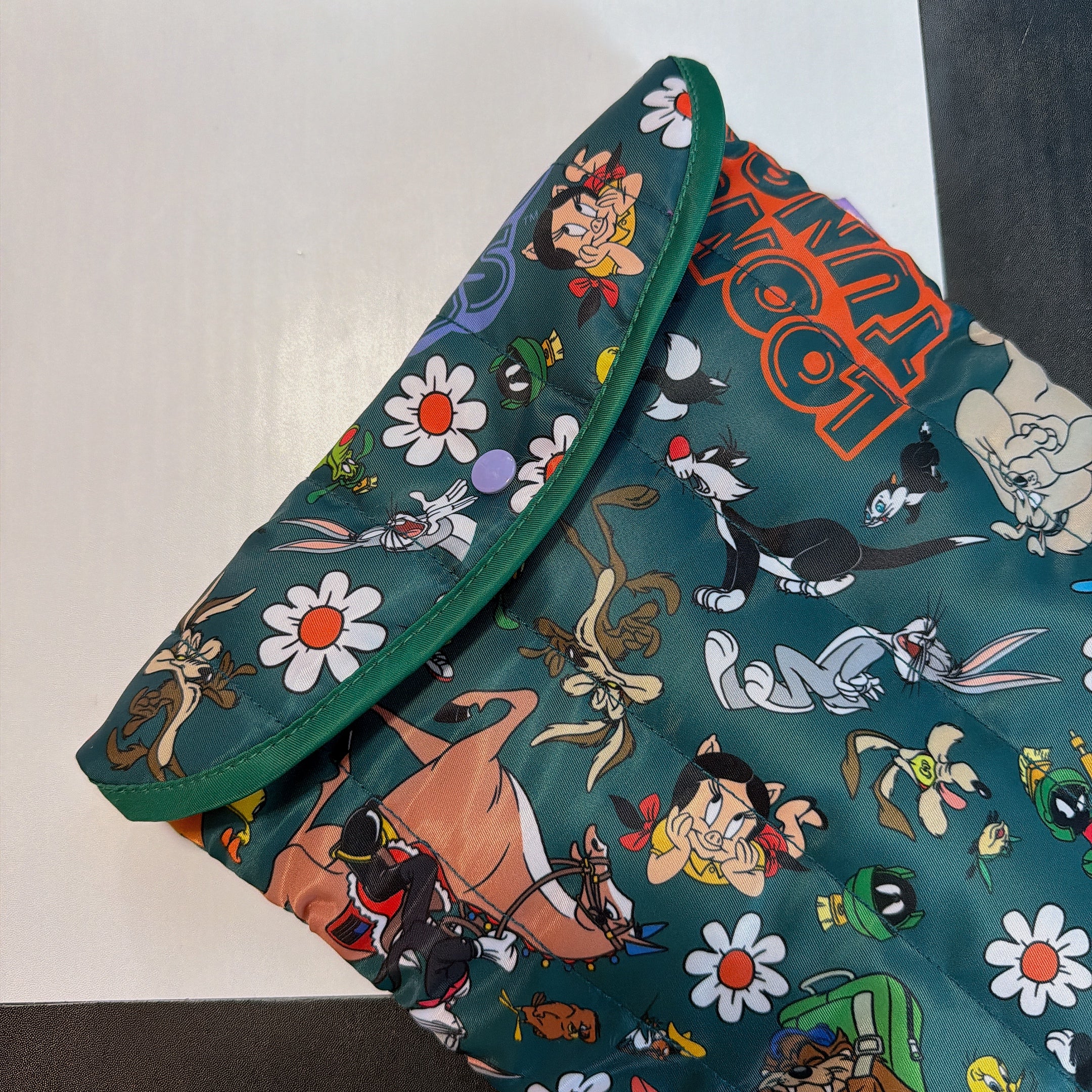 *Pre-order* 8 Types Looney Tunes NOSTALGICA Bi-color Bag - Scheduled for shipment in August