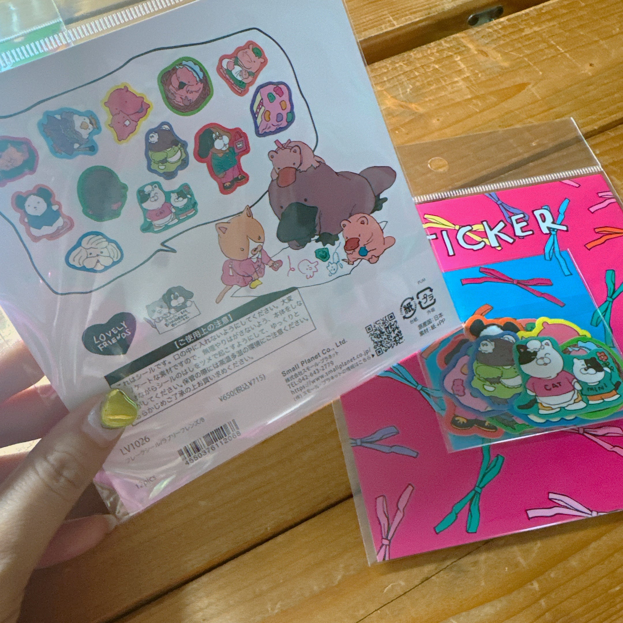 即納 2種類 LOVELY FRIENDS フレークステッカー 2〜3営業日で発送