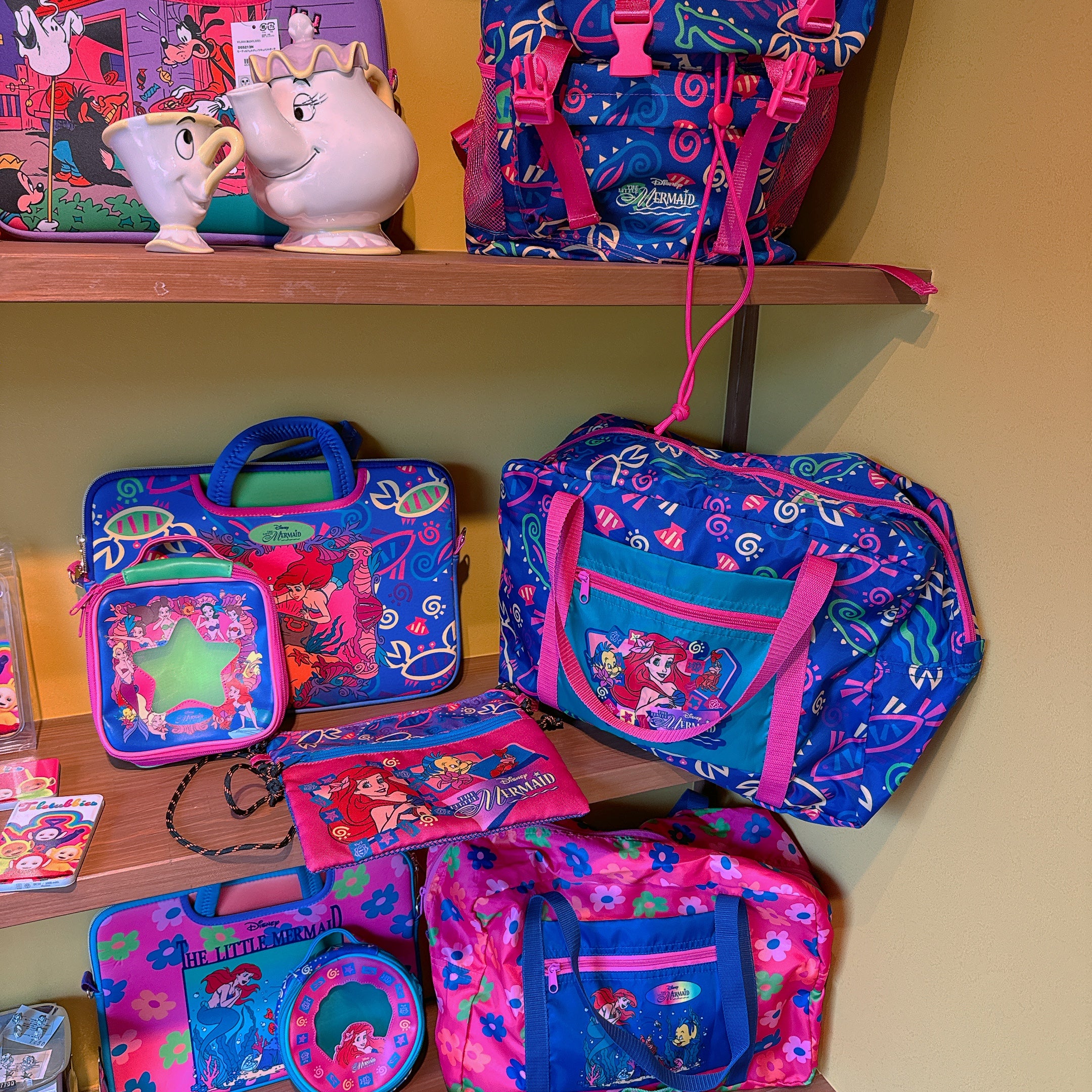 ※再生産予約※ NOSTALGICA 2種類 アリエルシリーズ総柄リュック 7月中の出荷予定