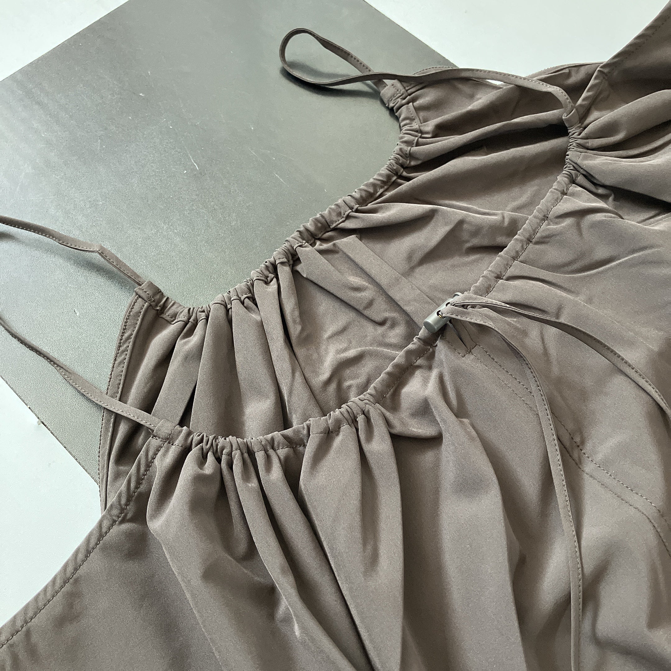 *Pre-order with limited quantity* Two-color amphibious UV-cut camisole dress. Shipping scheduled for August.