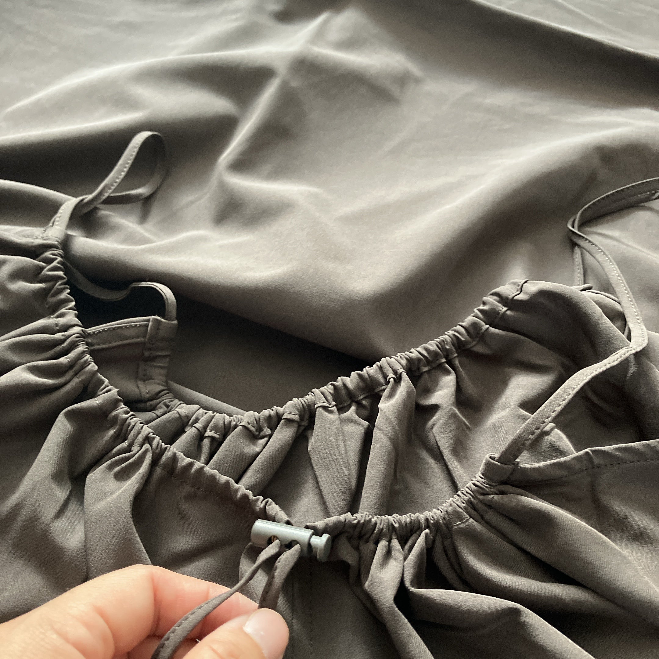 *Pre-order with limited quantity* Two-color amphibious UV-cut camisole dress. Shipping scheduled for August.